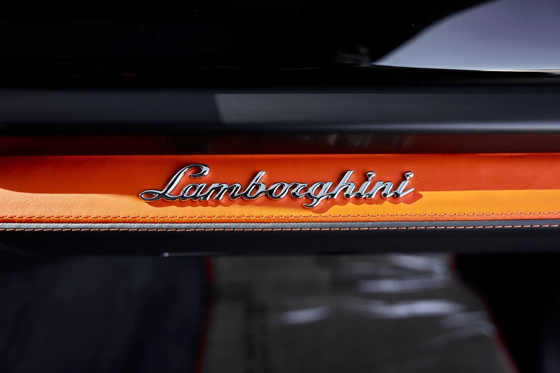 mph042_3138078567_Used_2025_Lamborghini_Urus_SE_1770086483_662388652c