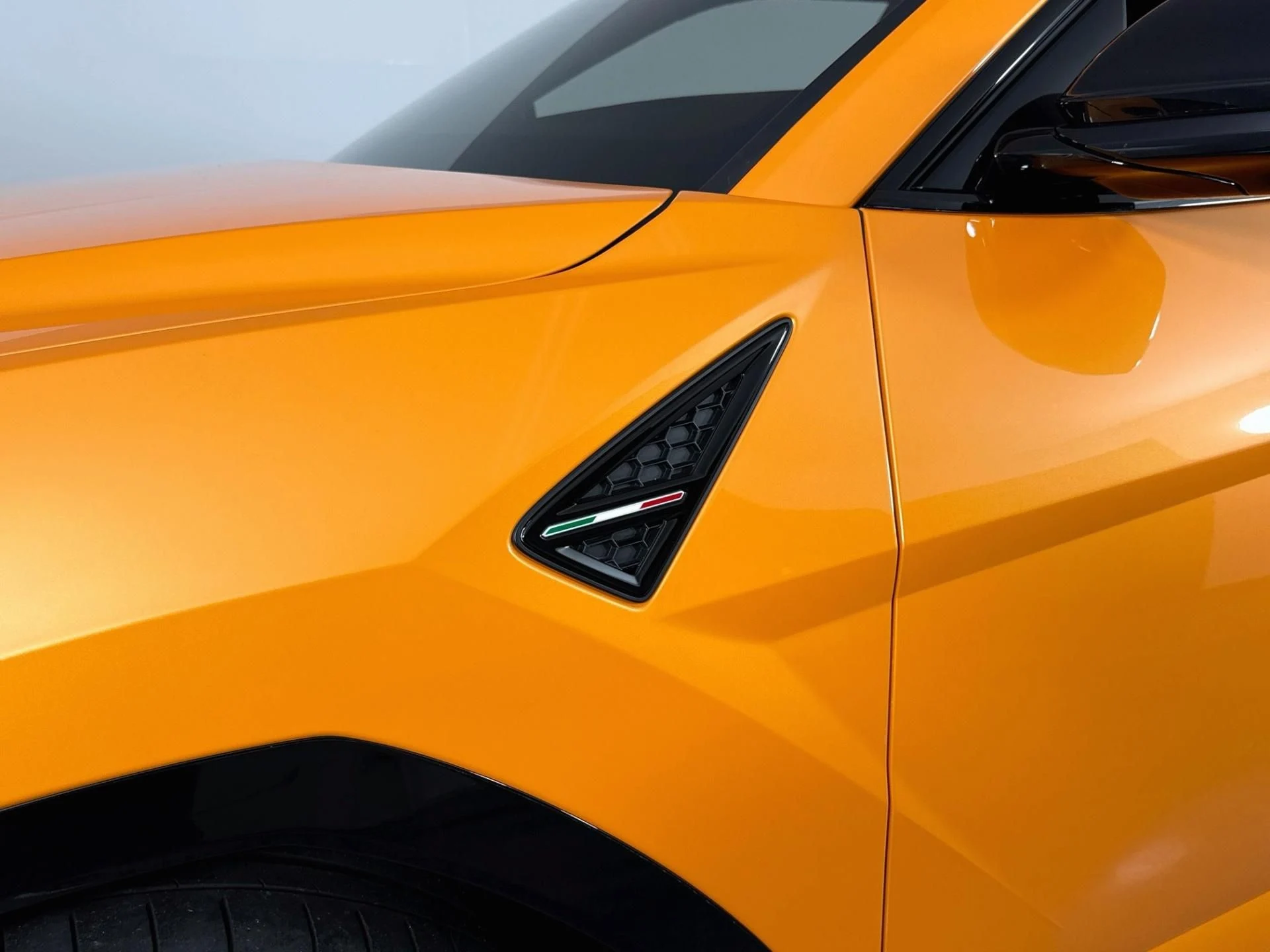 mph042_31457318_Used_2022_Lamborghini_Urus_1790289782_78a3f0812a