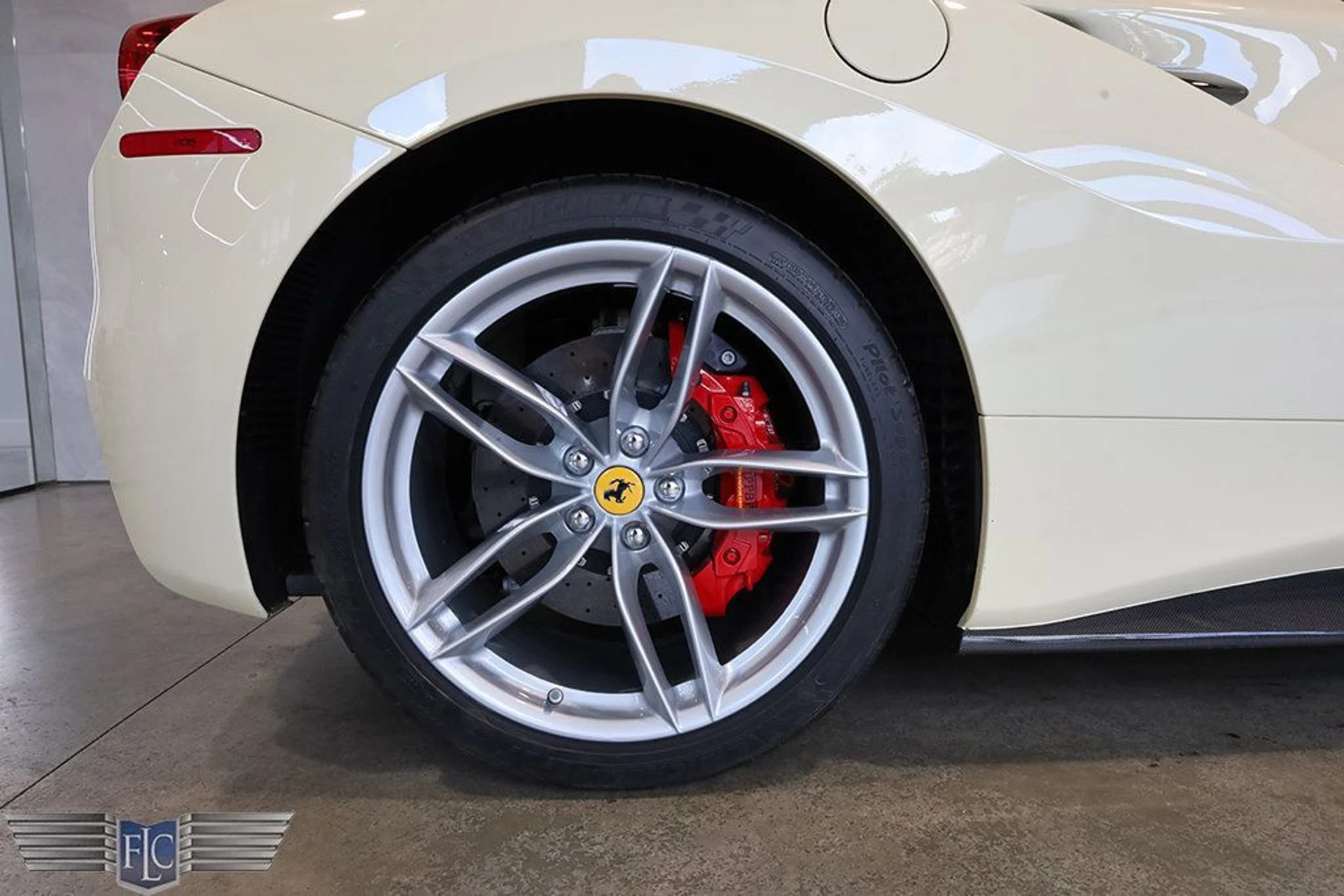 mph042_3161753558_used_2018_ferrari_488_spider_convertible_9689_22993121_43_1024_e1b5855714