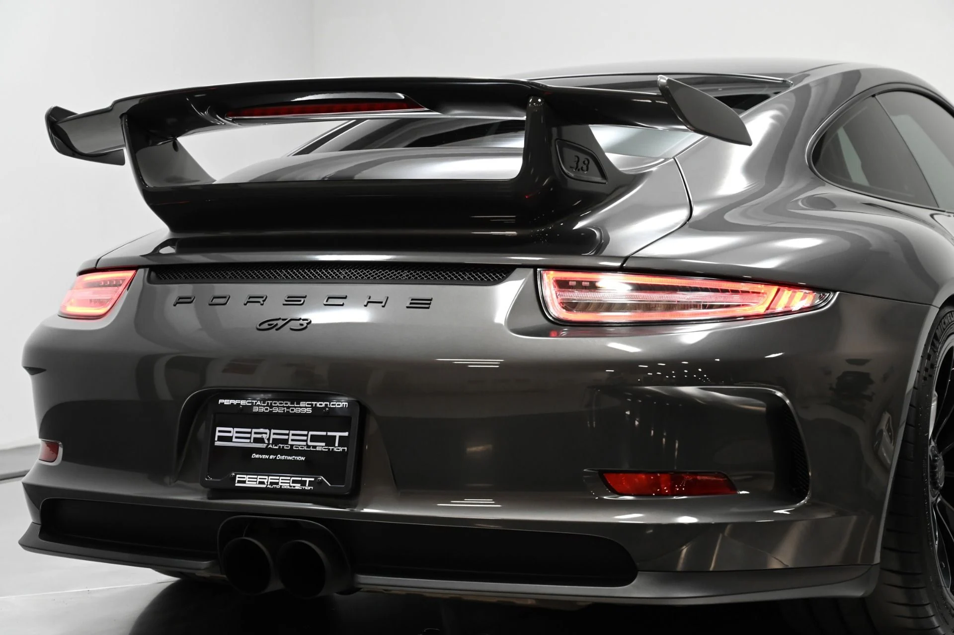 mph042_3174421575_Used_2015_Porsche_911_GT_3_1749853889_f0fb42d9a8