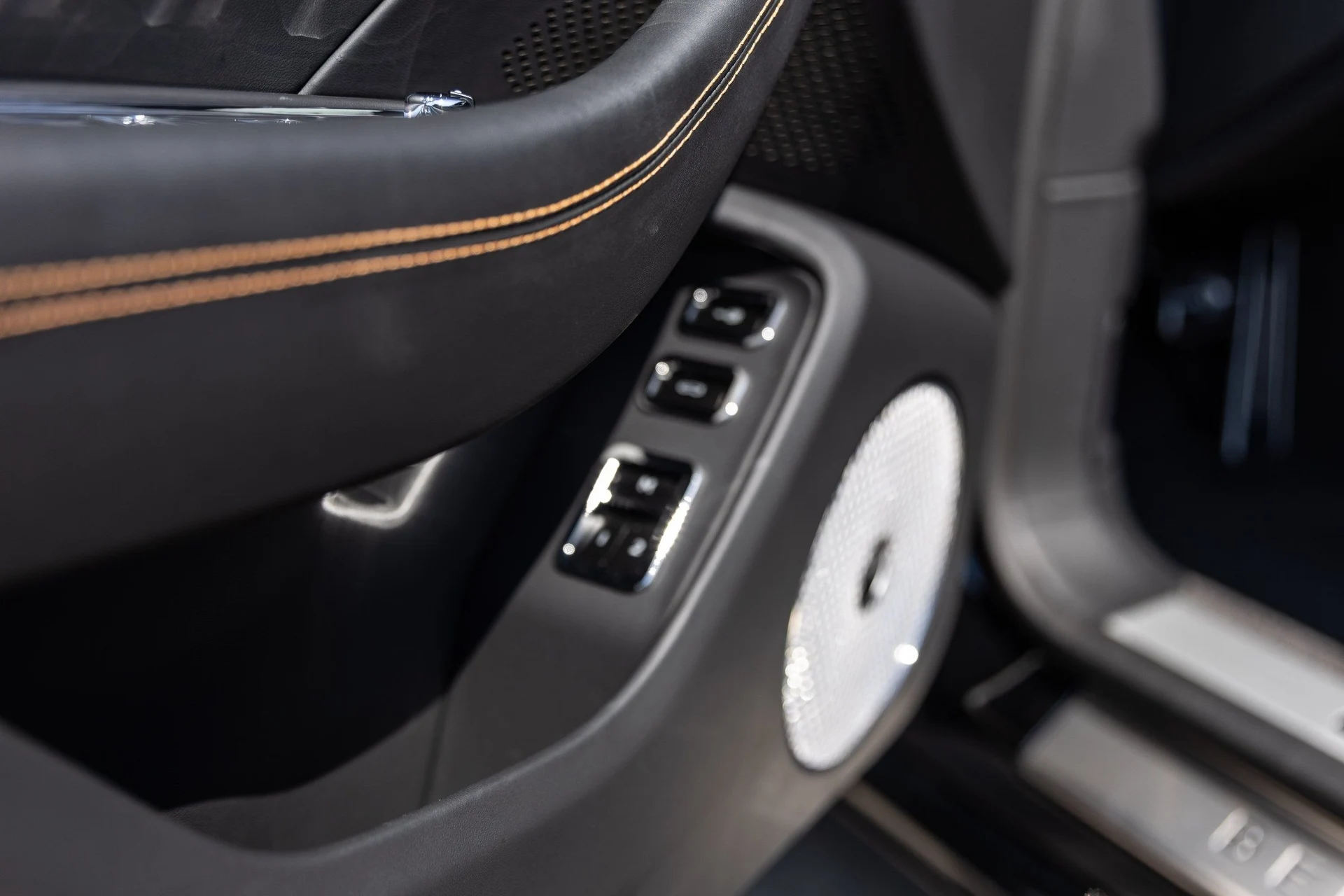 mph042_3190884701_Hi_Tech_Luxury_Imports_LLC_SCBBP_6_ZG_8_SC_022680_image_42_794a456e5a