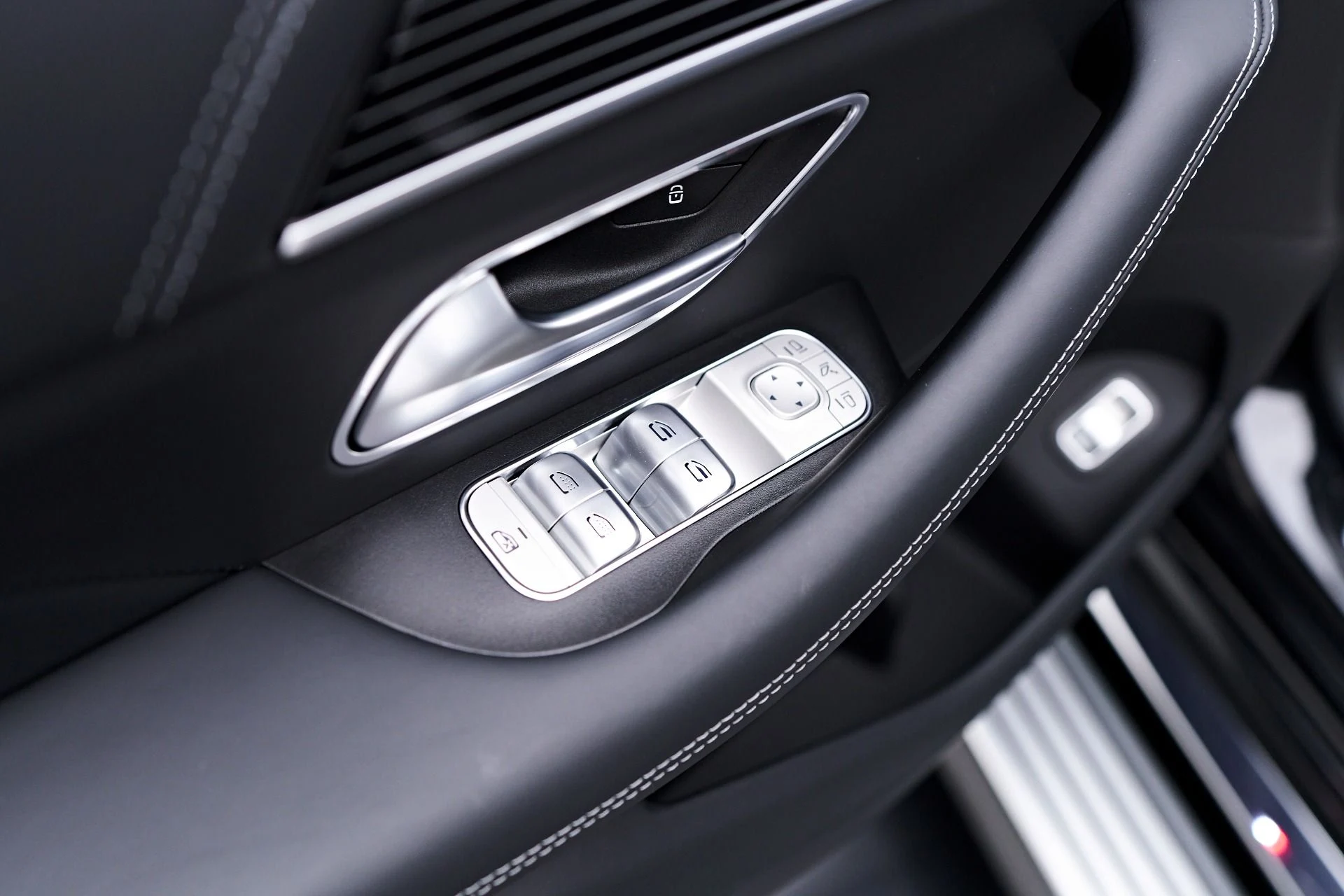 mph042_3191790179_Used_2023_Mercedes_Benz_GLS_Maybach_GLS_600_1762799282_e6e3aea024