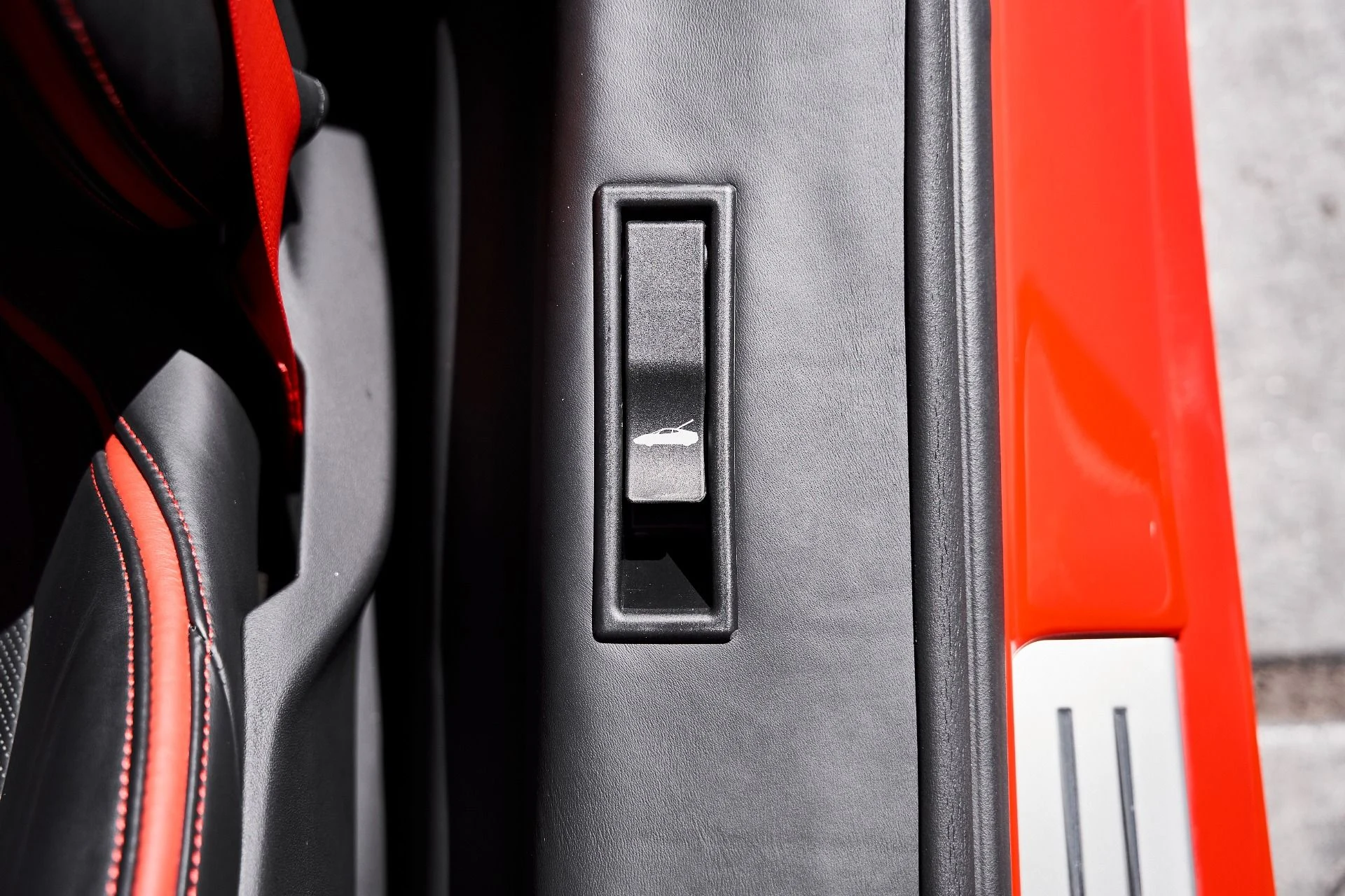 mph042_3198571351_Used_2025_Ferrari_SF_90_Spider_Base_1776296497_7695506333