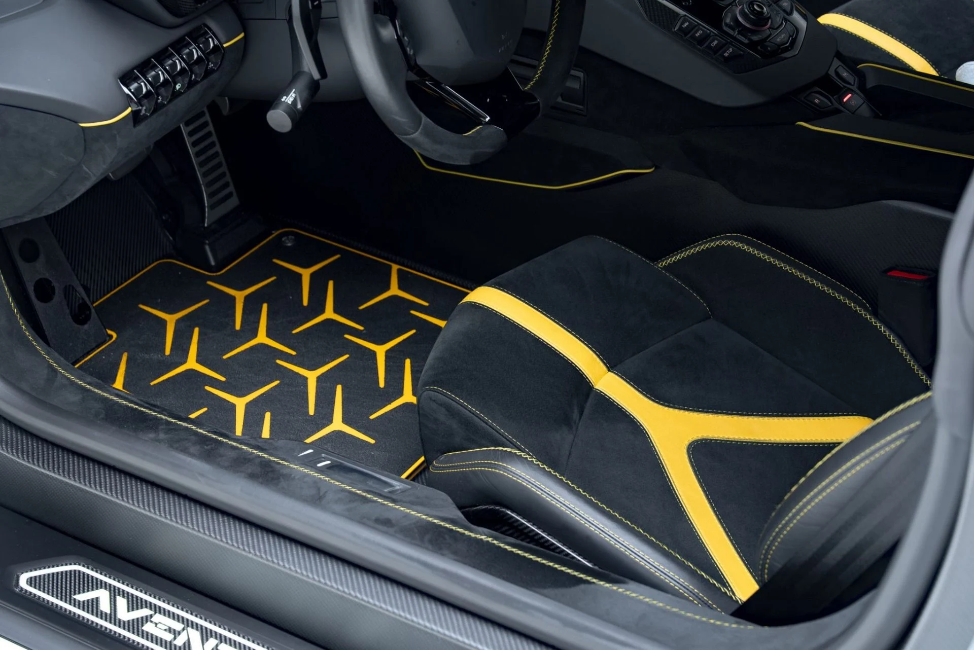 mph042_3200875045_Used_2021_Lamborghini_Aventador_SVJ_LP_770_4_SVJ_1780076945_04a9c87d60