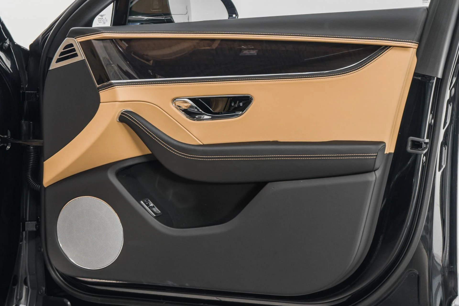 mph042_3213843855_Used_2023_Bentley_Flying_Spur_Hybrid_Four_Seat_Comfort_Specification_Contrast_Piping_and_Stitching_1772036737_c3f78bb67c