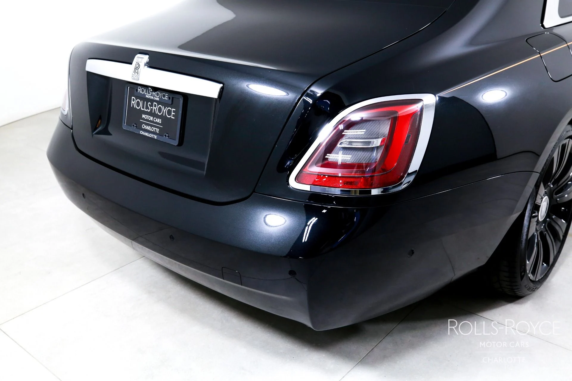 mph042_3218112279_Used_2021_Rolls_Royce_Ghost_1760810069_f2db4f83da