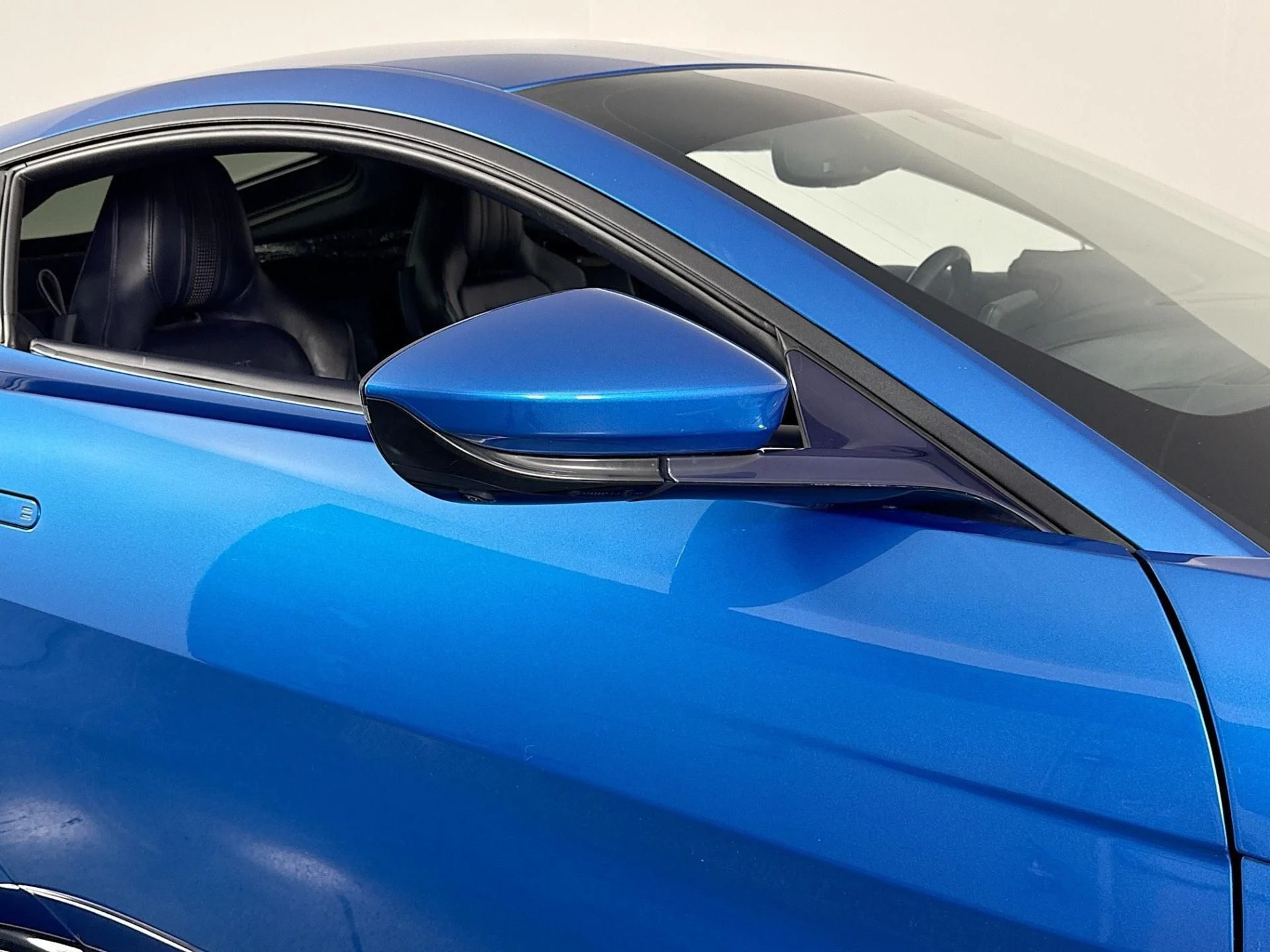 mph042_3222686126_Used_2019_Aston_Martin_Vantage_1784071687_6e645bab74