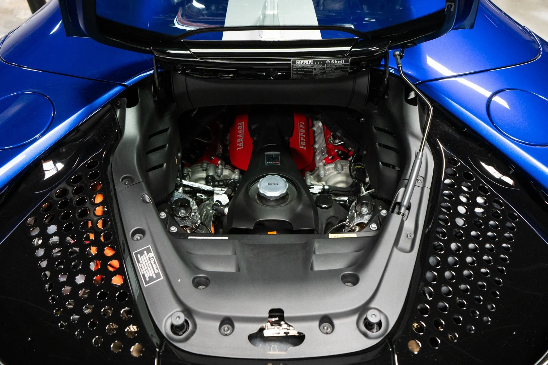 mph042_3232451650_Used_2022_Ferrari_SF_90_Spider_Assetto_Fiorano_1757958945_22f7ab0690