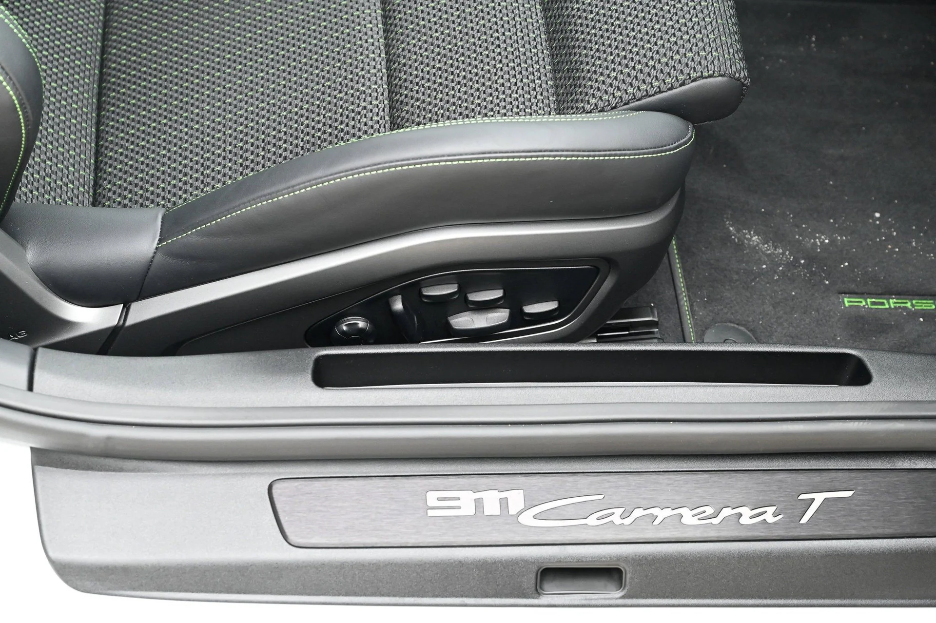 mph042_3233112664_e8f0182e2733424592f7307a2d8f844c_73b70ec57b