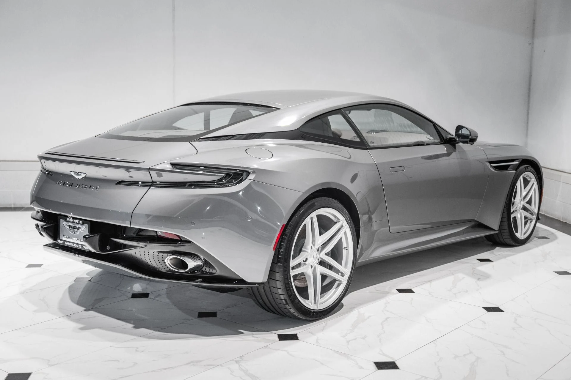 mph042_3238361660_Used_2025_Aston_Martin_DB_12_V8_1762356826_a3a4acc15f