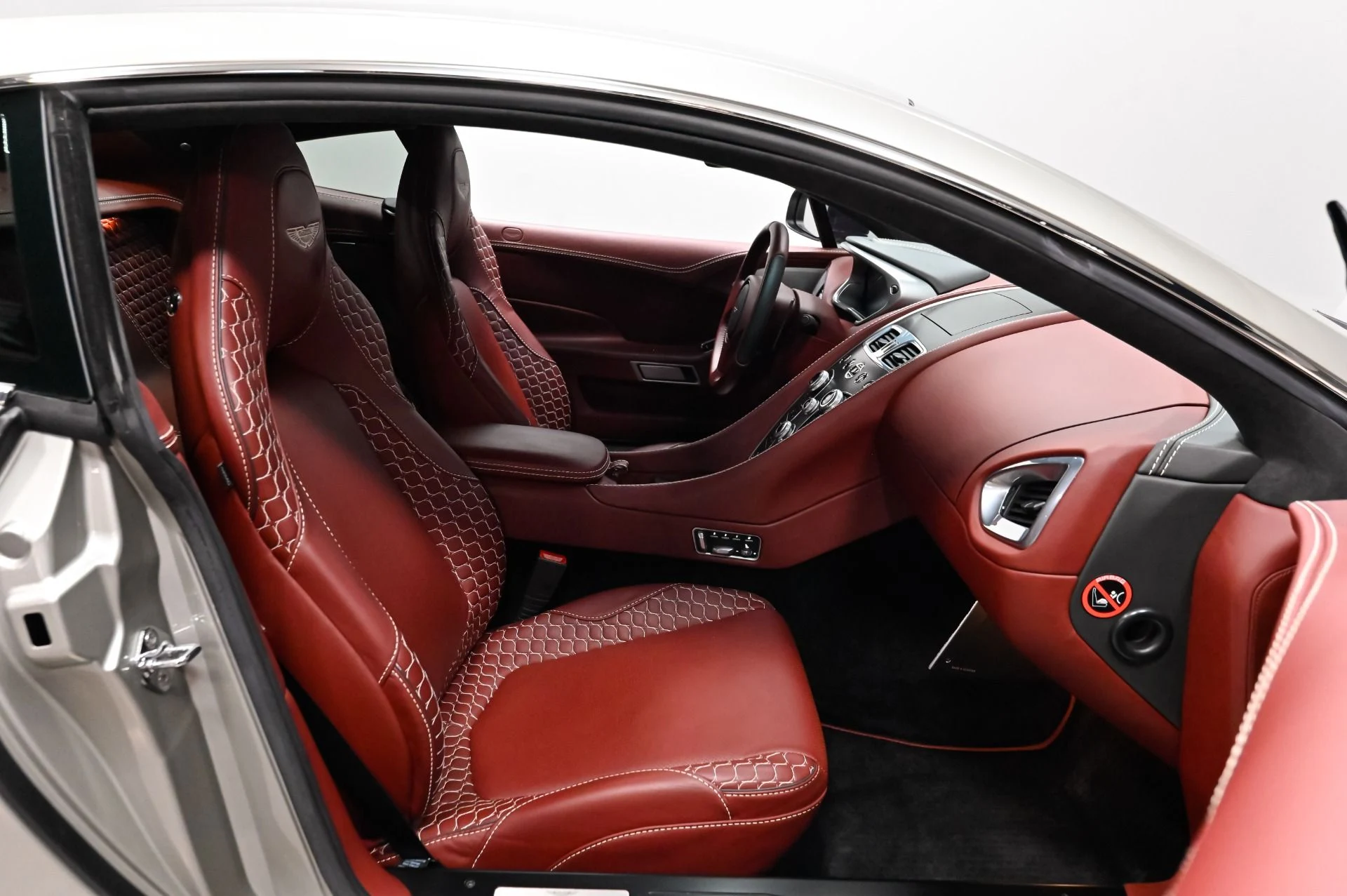 mph042_3243246819_Used_2014_Aston_Martin_Vanquish_V12_1793299602_ce1e5e4f60