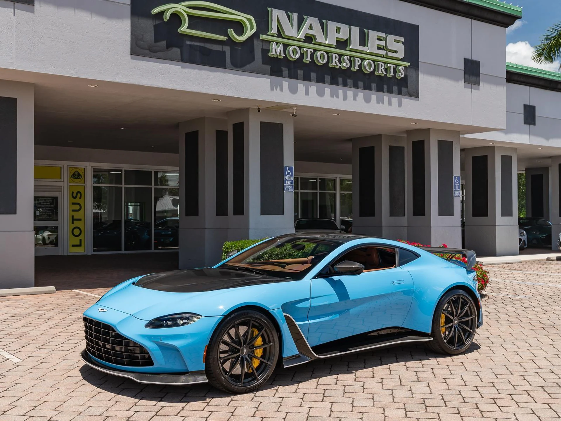 mph042_3244052238_Used_2023_Aston_Martin_Vantage_V12_1780952625_5a82511943
