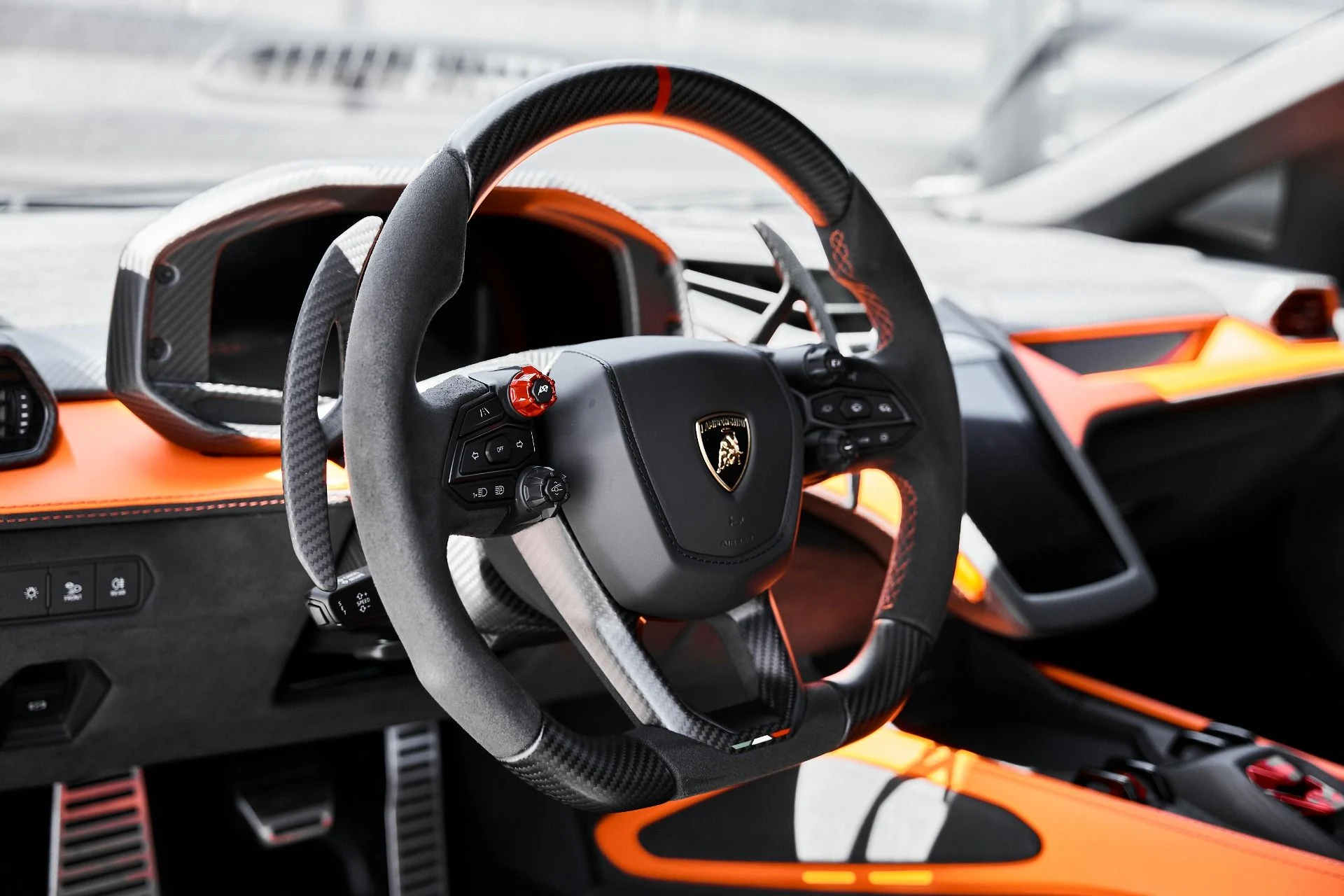 mph042_3248163437_Used_2024_Lamborghini_Revuelto_Base_1777394332_5975021691