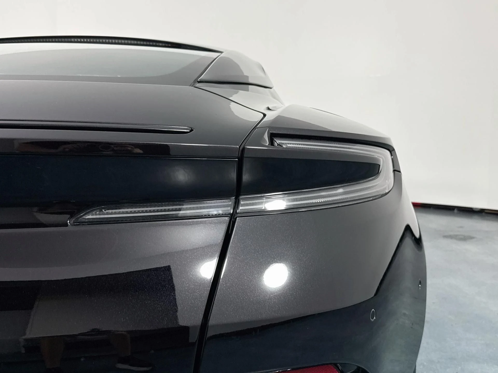 mph042_3254950680_Used_2020_Aston_Martin_DB_11_V8_1787344186_8fb151f6fe