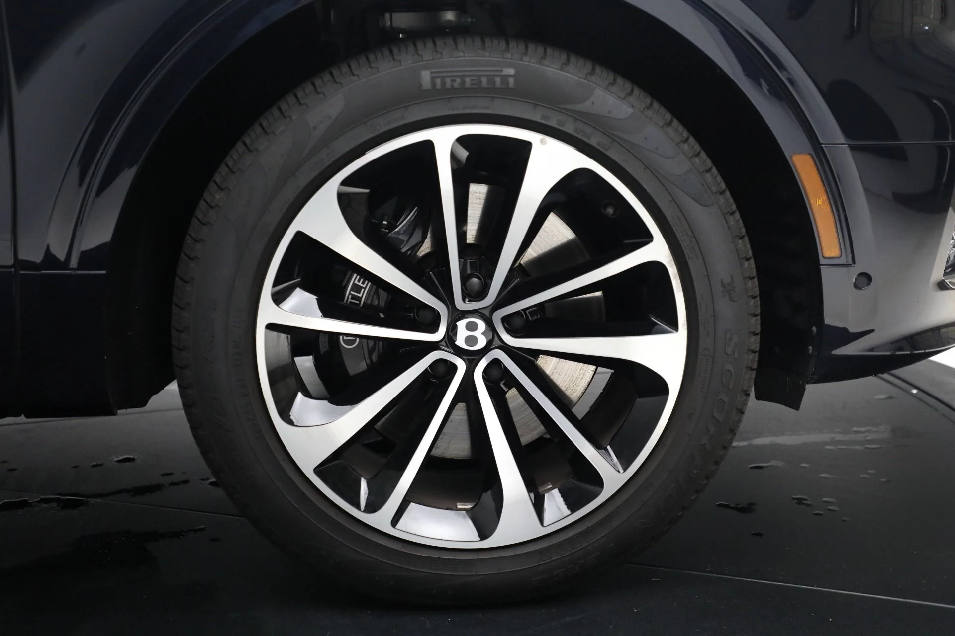mph042_3288215068_Used_2022_Bentley_Bentayga_V8_af0f4d4cac