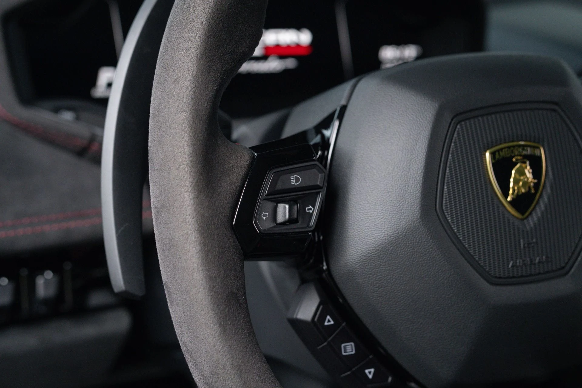 mph042_3290643183_Used_2024_Lamborghini_Huracan_Sterrato_1775279109_402debe215