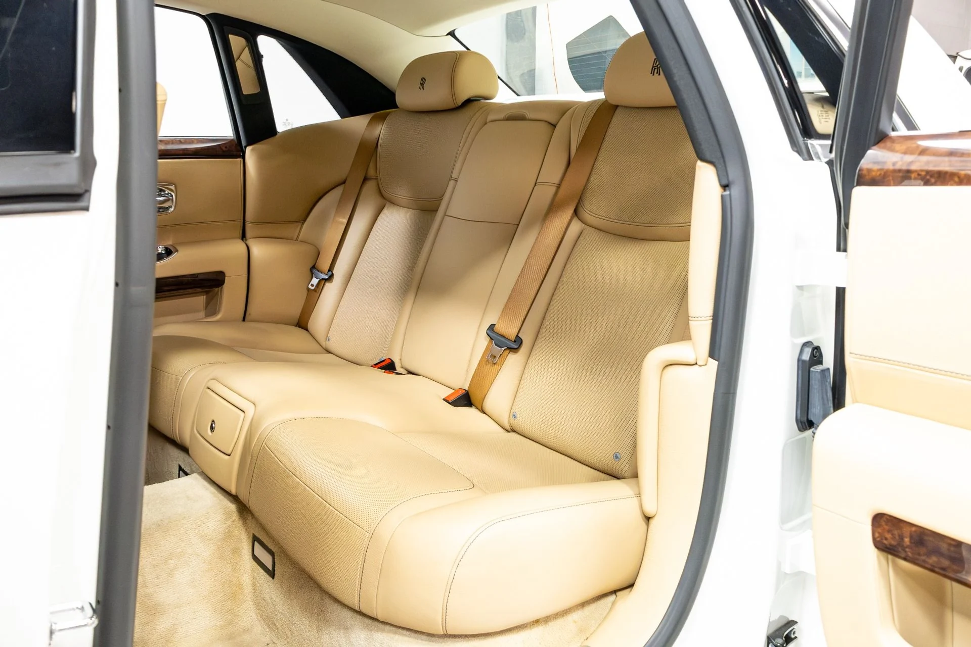 mph042_3315046824_Used_2017_Rolls_Royce_Ghost_1774888920_c3561ef26c