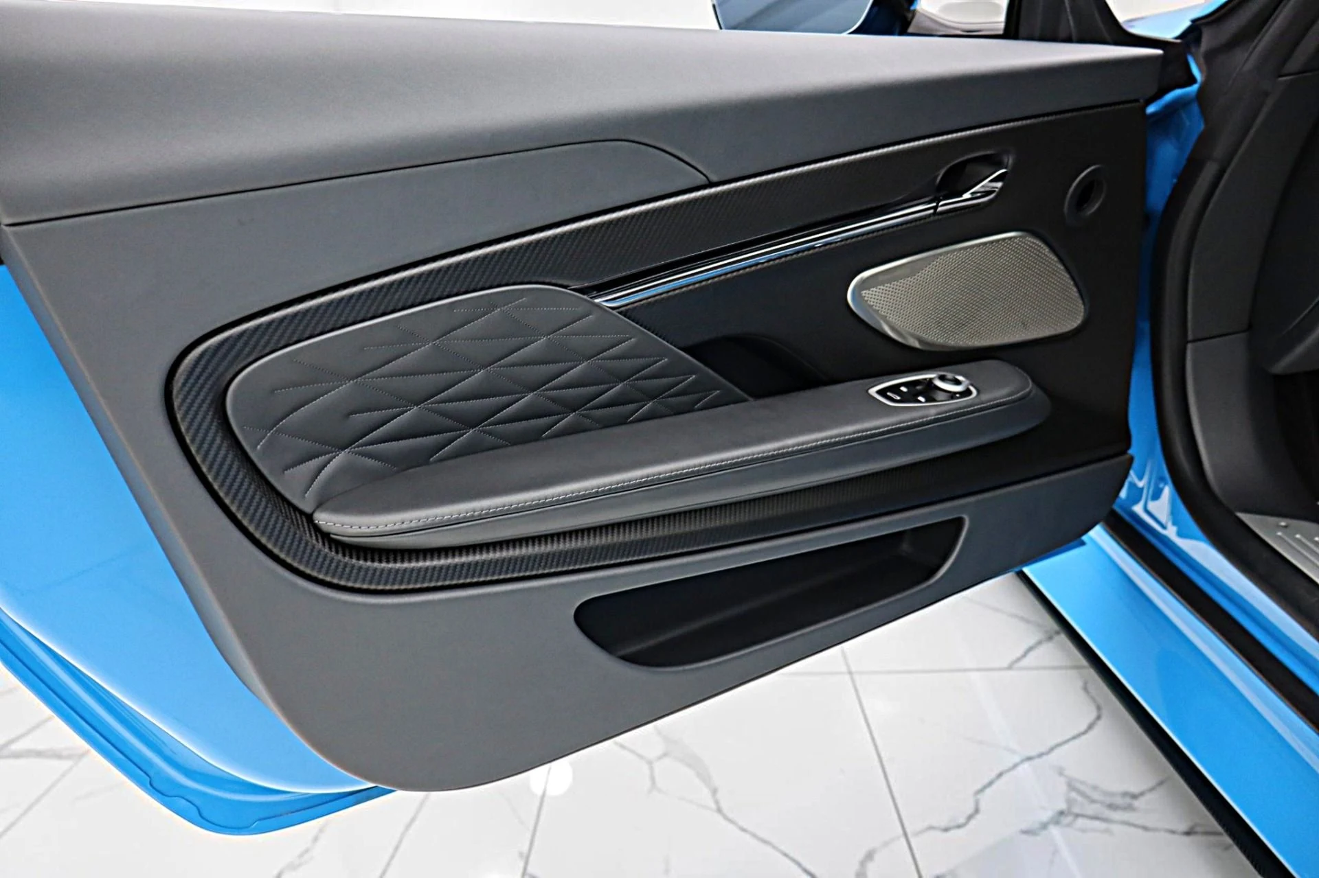 mph042_3318398726_Used_2024_Aston_Martin_DB_12_Coupe_LEASE_OPTIONS_AVAILABLE_a2128a7fad