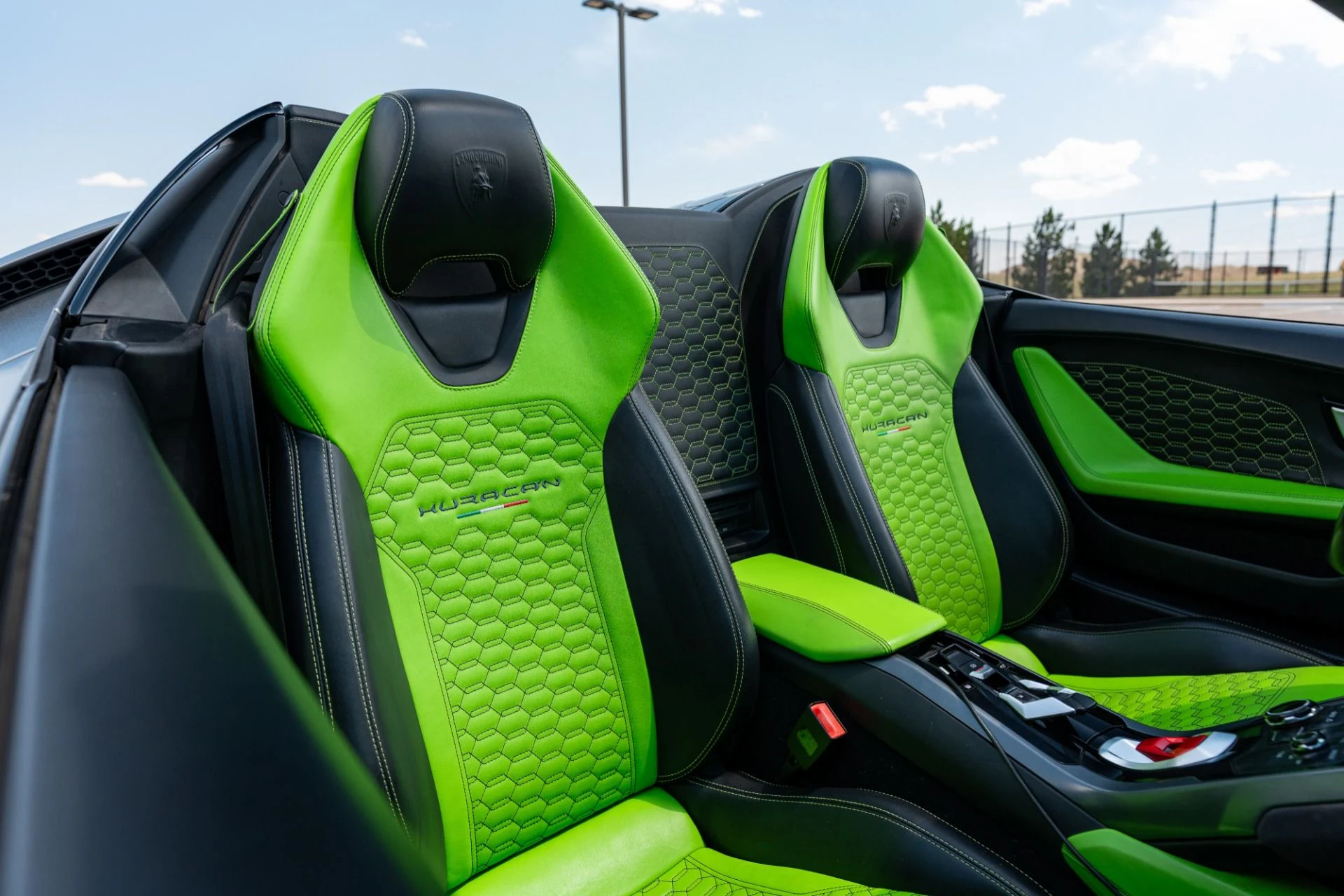 mph042_3324270767_Used_2017_Lamborghini_Huracan_LP_580_2_Spyder_1783359023_2dc2fdd02c