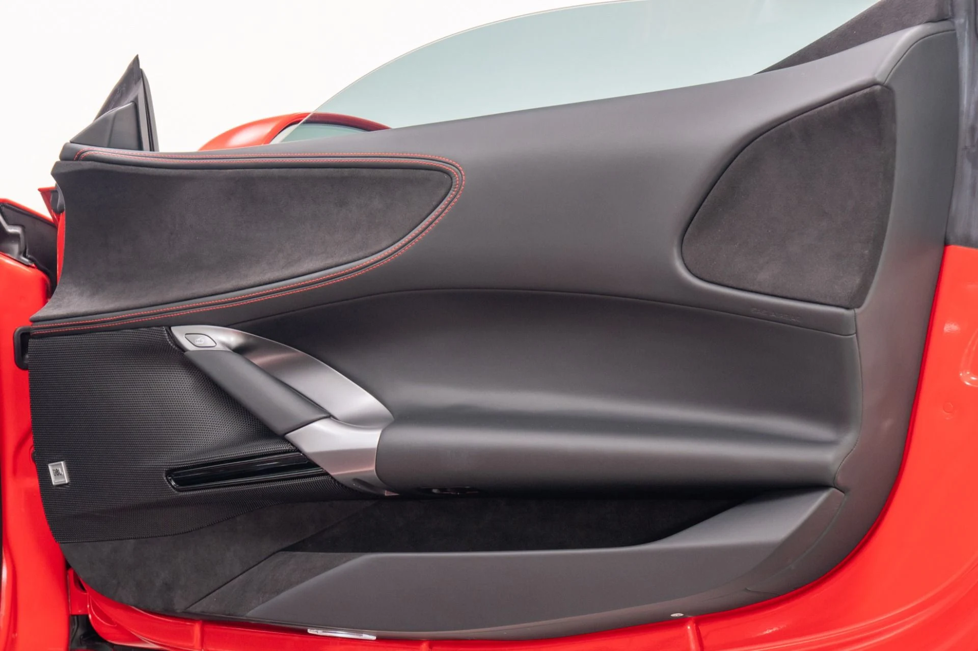 mph042_3324947409_Used_2025_Ferrari_SF_90_Spider_1779917400_f9e33b8be6