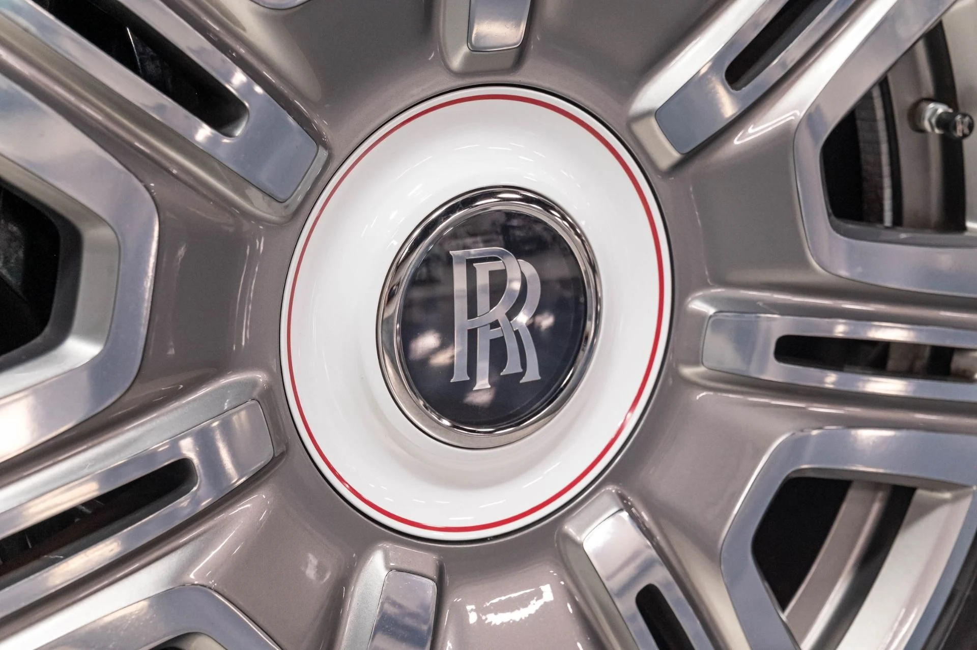 mph042_3325673632_Used_2023_Rolls_Royce_Cullinan_Base_1784654750_c581565ff2