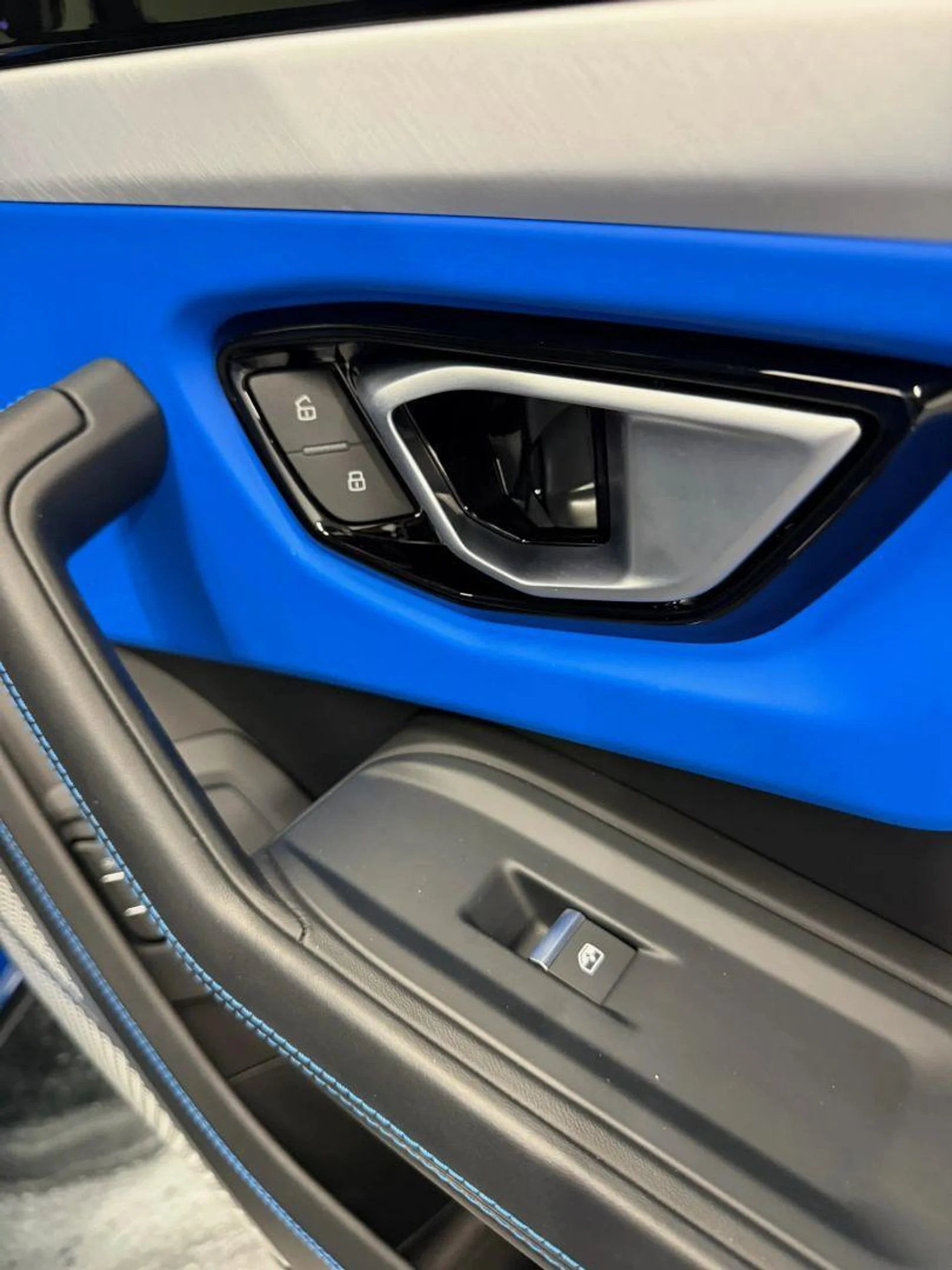 mph042_3328647279_Used_2019_Lamborghini_Urus_Sport_Utility_4_D_1784105695_95f0d8d3db