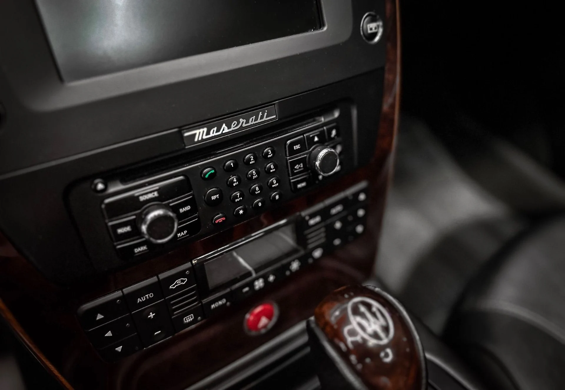 mph042_3342132145_36879351_06699_2011_maserati_quattroporte_023_cbe06e5c8c