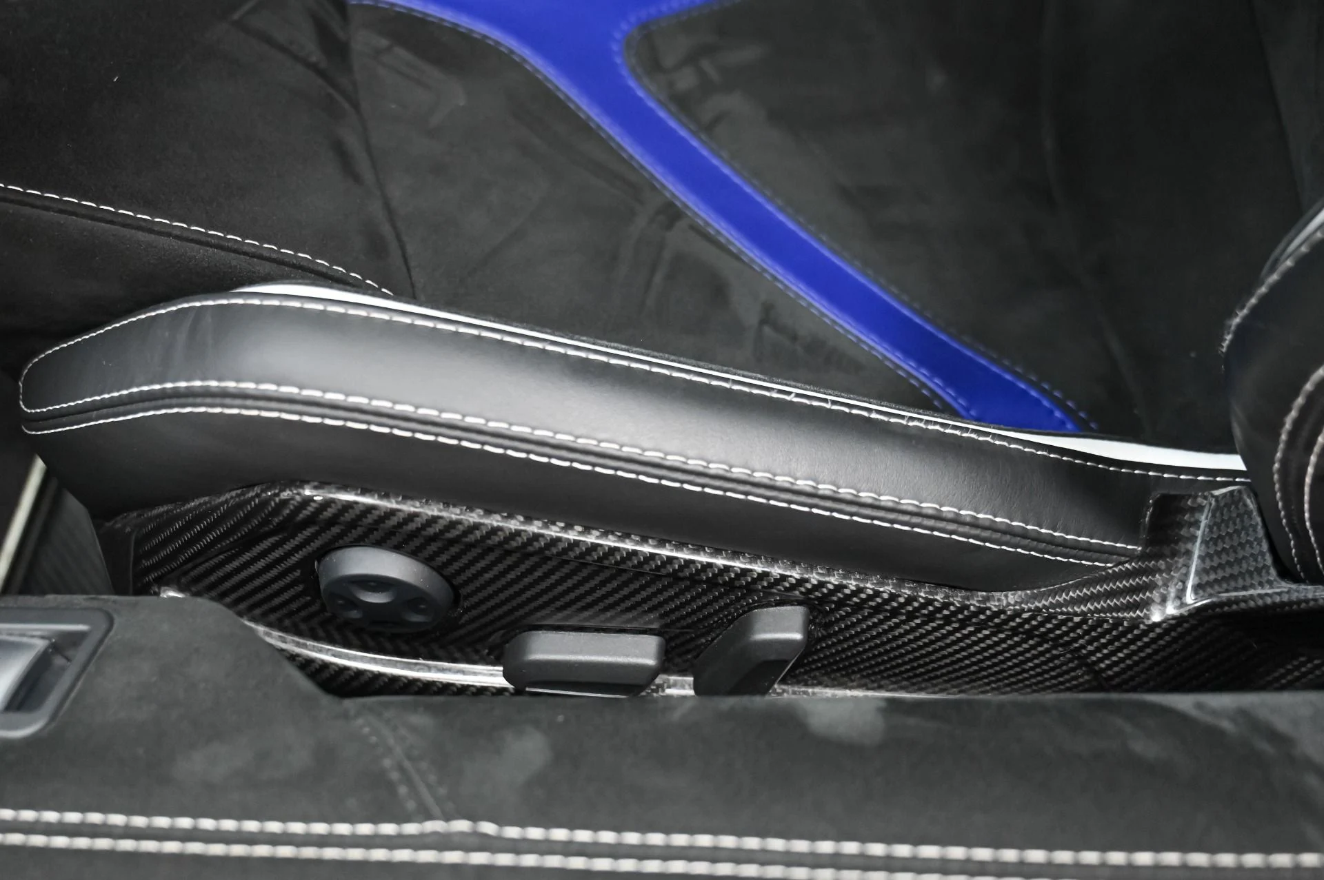 mph042_3349750149_Used_2019_Lamborghini_Aventador_SVJ_1760550459_a769baa37d