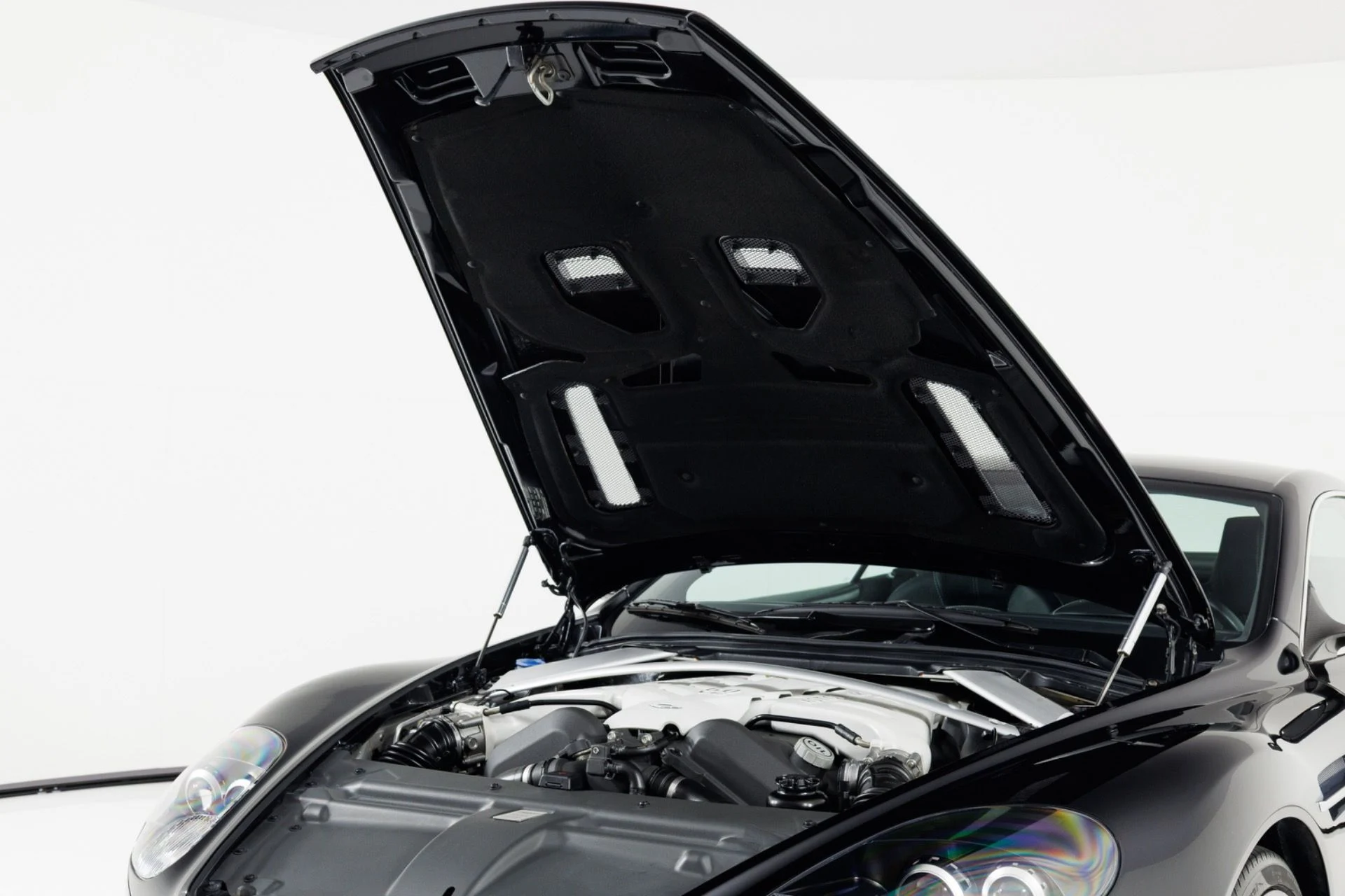 mph042_3362105116_Used_2009_Aston_Martin_DBS_V12_Manual_1785525201_6879a3a1a8