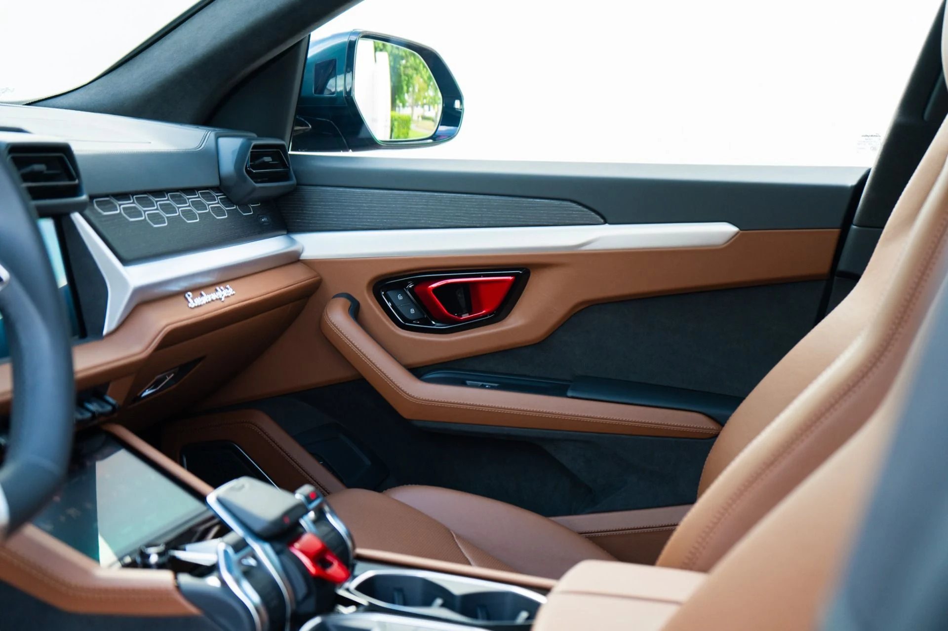 mph042_3374584052_Used_2025_Lamborghini_Urus_SE_1758739816_f1b6b9394c