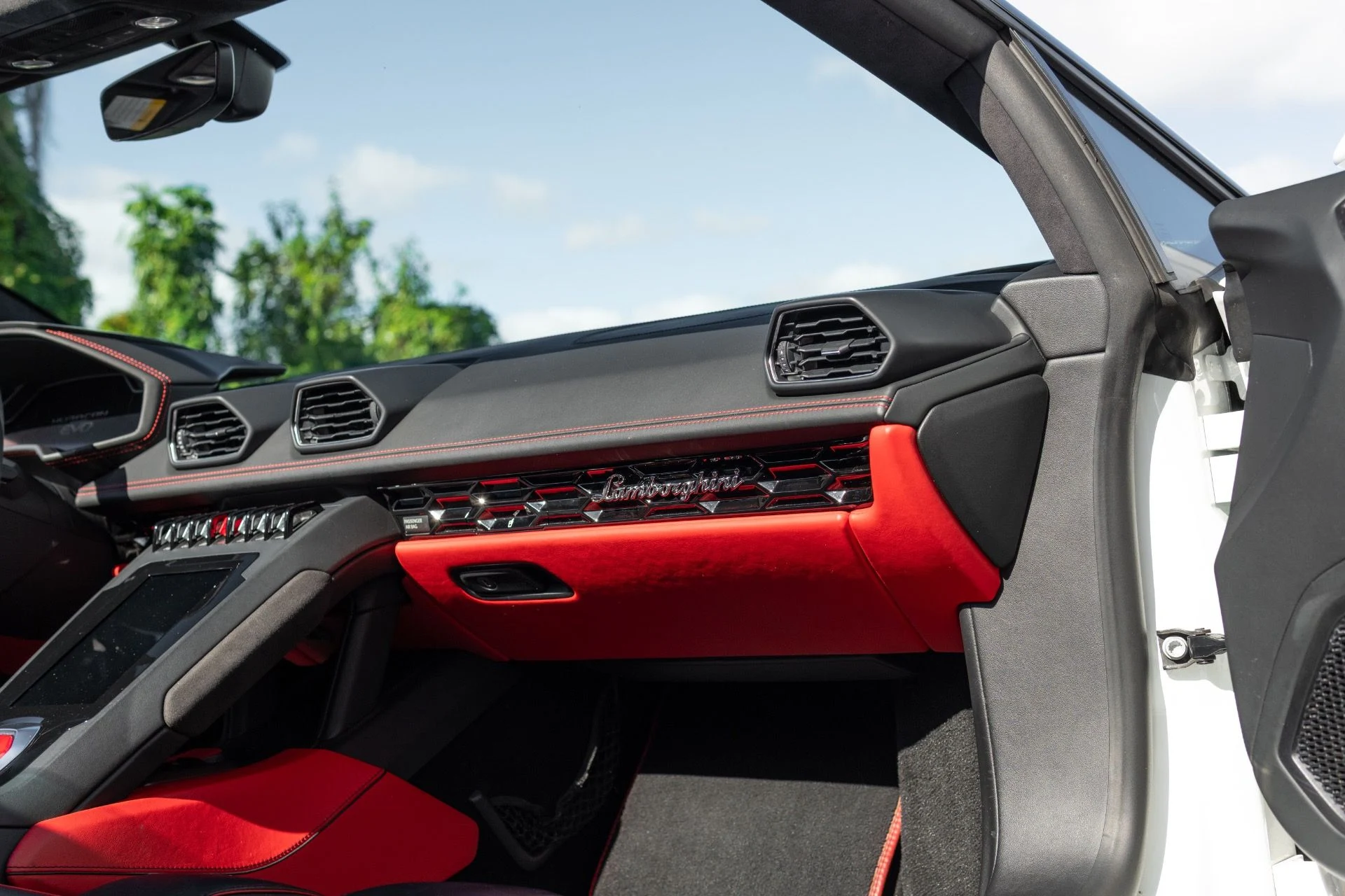 mph042_3382674574_Used_2021_Lamborghini_Huracan_EVO_Spyder_1766013013_07b5cd2602