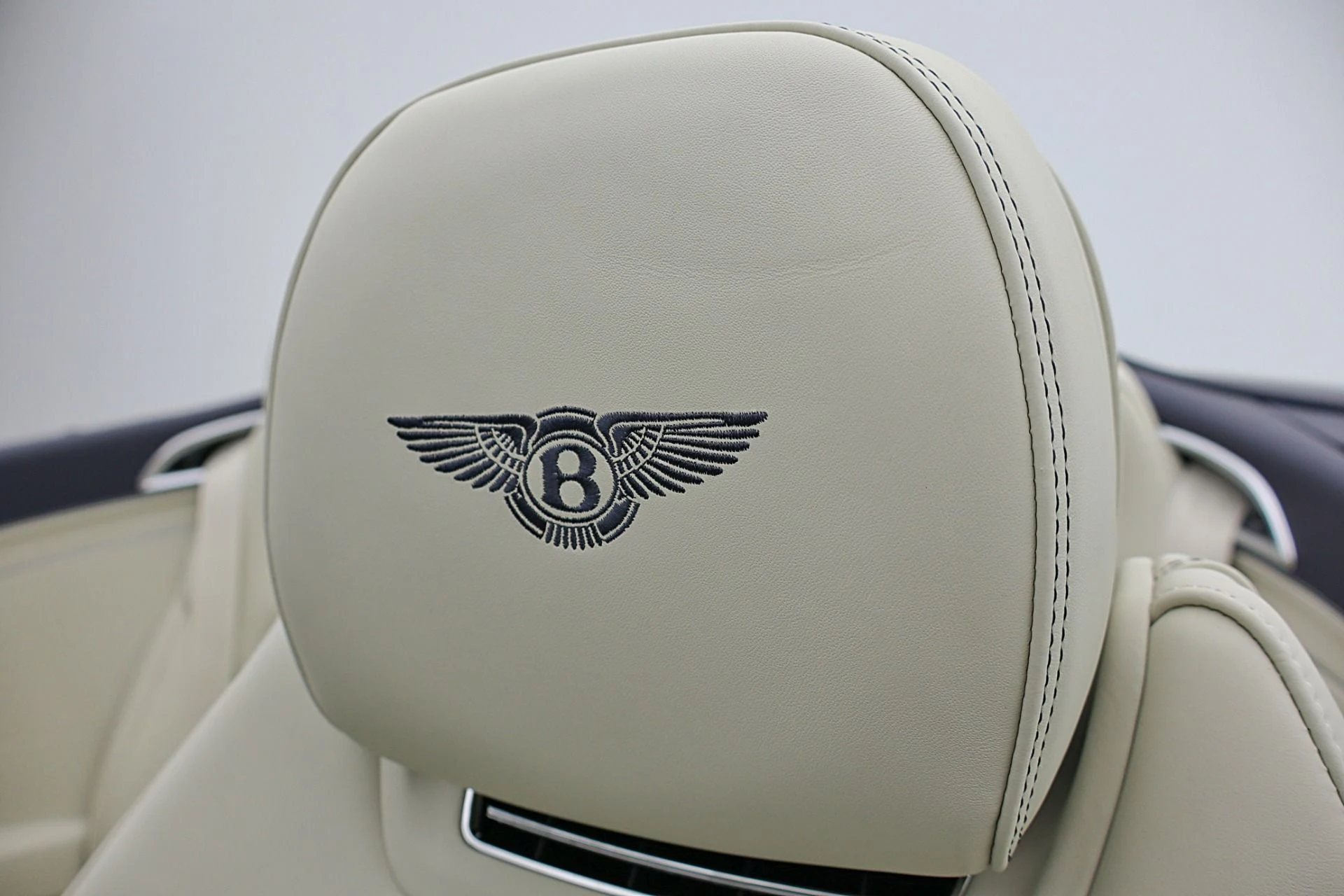 mph042_3386628487_New_2026_Bentley_Continental_GTC_08e10eeb3f