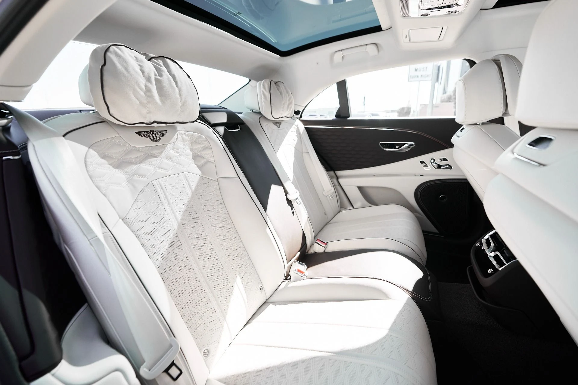 mph042_3387334669_Used_2025_Bentley_Flying_Spur_Speed_1762569229_b7a3b4ec39