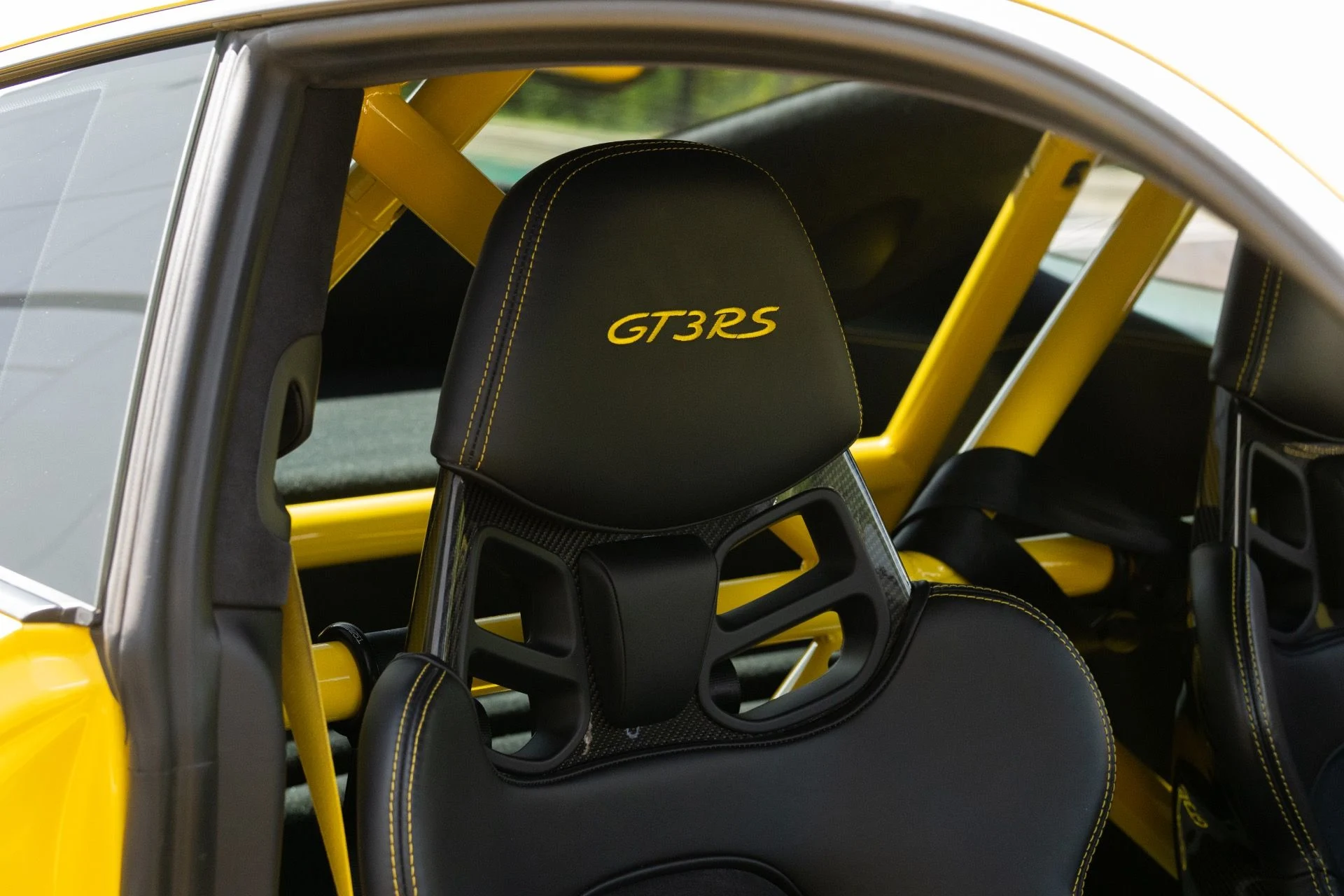 mph042_3397176289_Used_2016_Porsche_911_GT_3_RS_1759258401_46d2c87e50