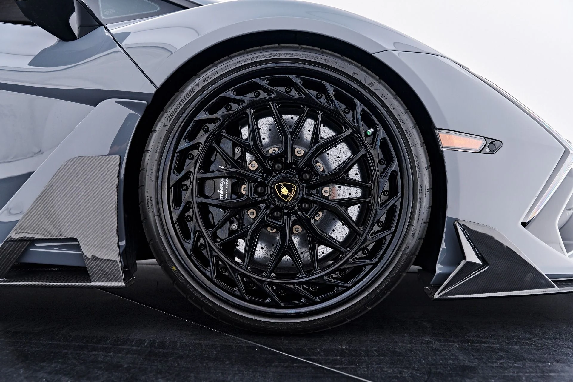 mph042_3413898163_Used_2024_Lamborghini_Revuelto_Base_1789623437_72b5560ec3