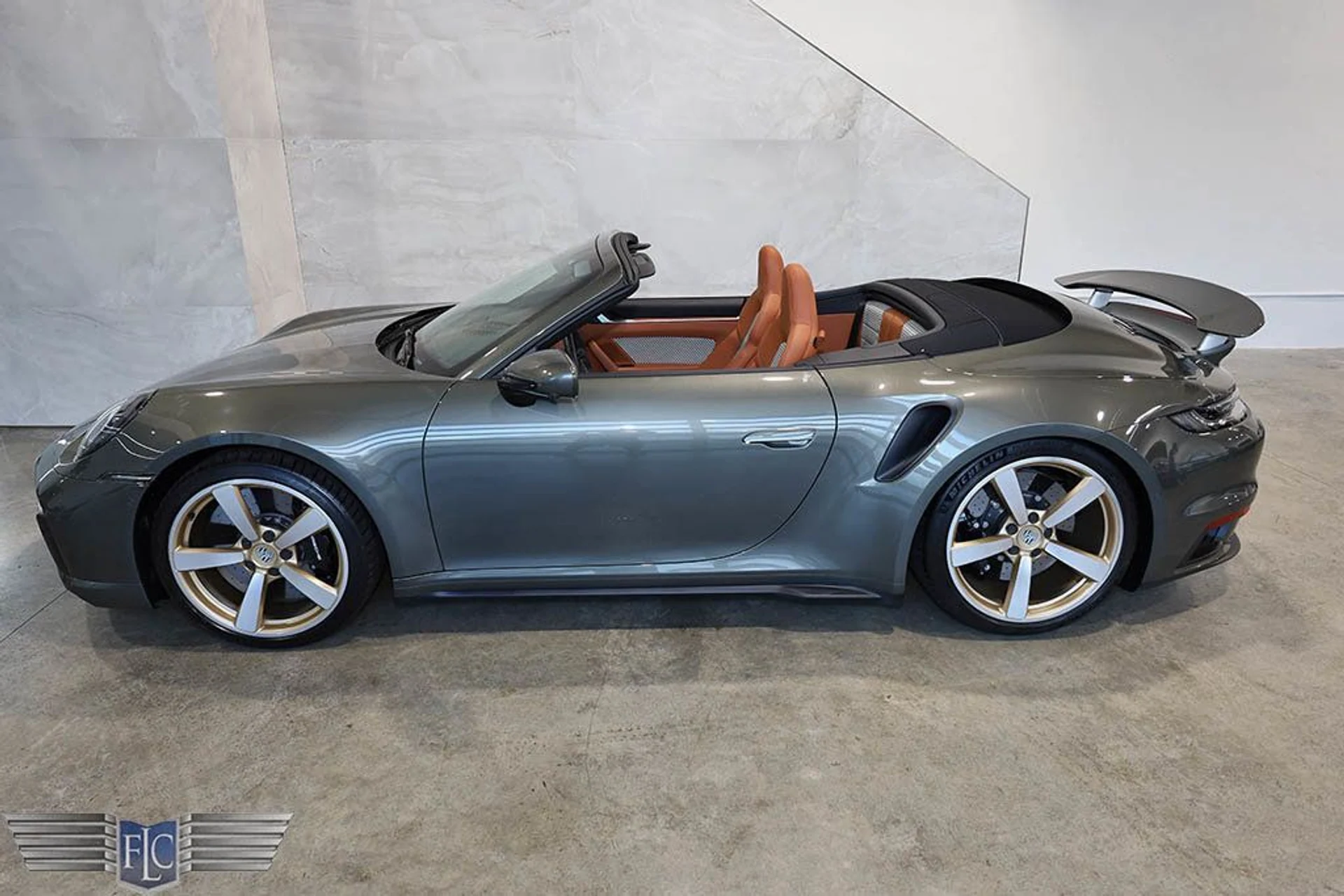 mph042_3423386830_used_2024_porsche_911_turboscabriolet_9689_22927458_43_1024_6241382e2f