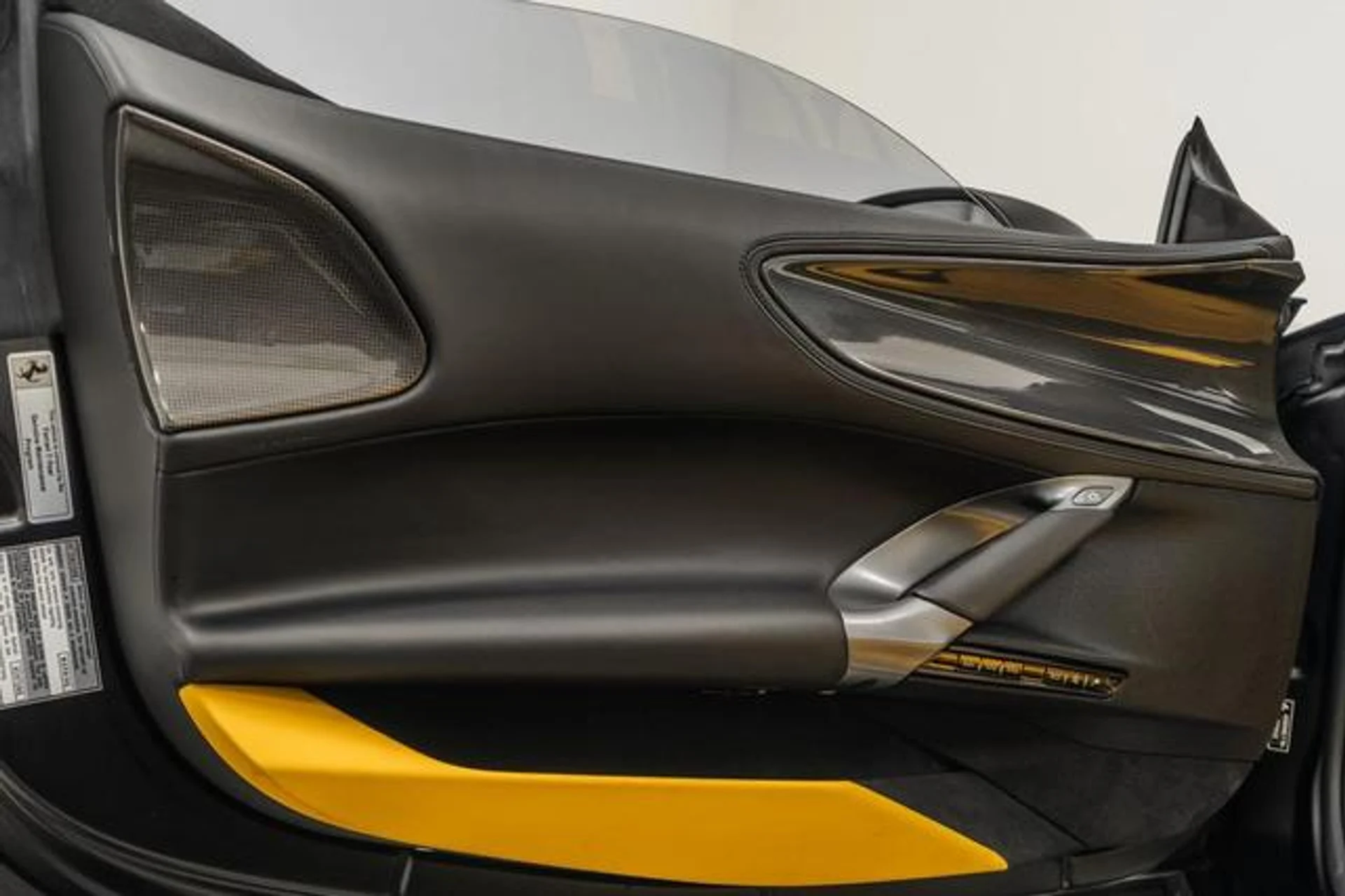 mph042_344796496_Js40p9_L8_K_J_a_PO_06_L7_YF_1_D14rw_258e979aca