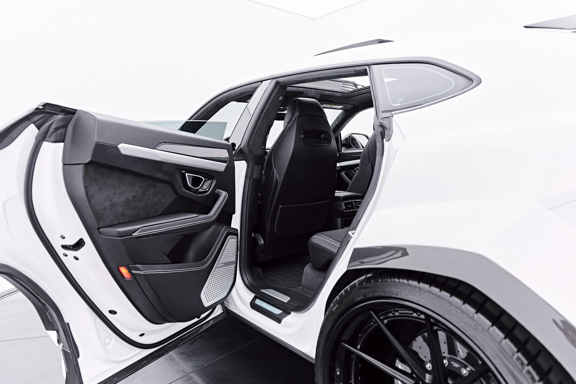 mph042_3458006218_Used_2021_Lamborghini_Urus_1787967121_75abd47459