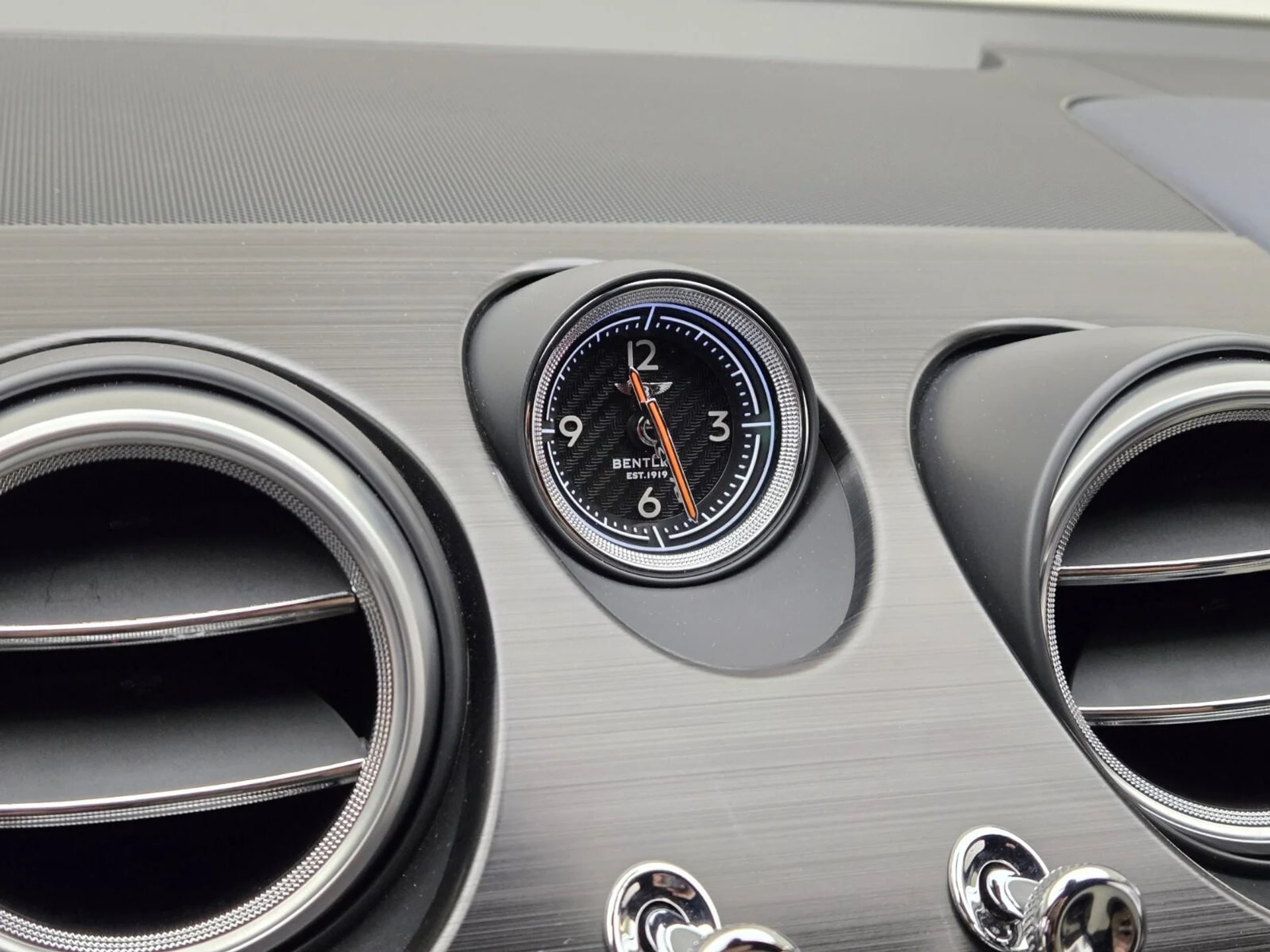 mph042_3461765894_Used_2018_Bentley_Bentayga_1760511512_d6059ddea7