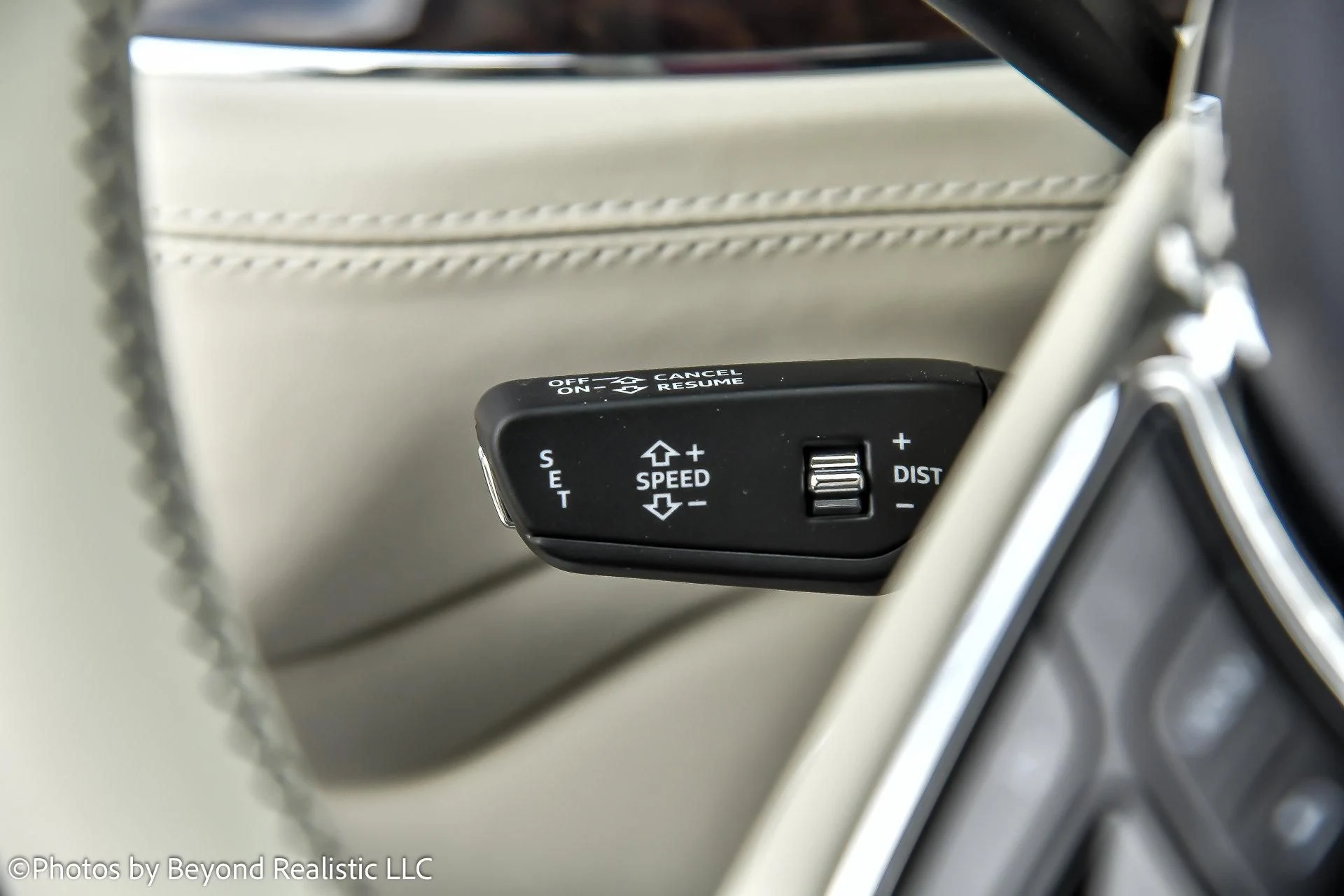 mph042_3466930112_Used_2024_Bentley_Bentayga_Azure_1760342173_e5635f4c9d