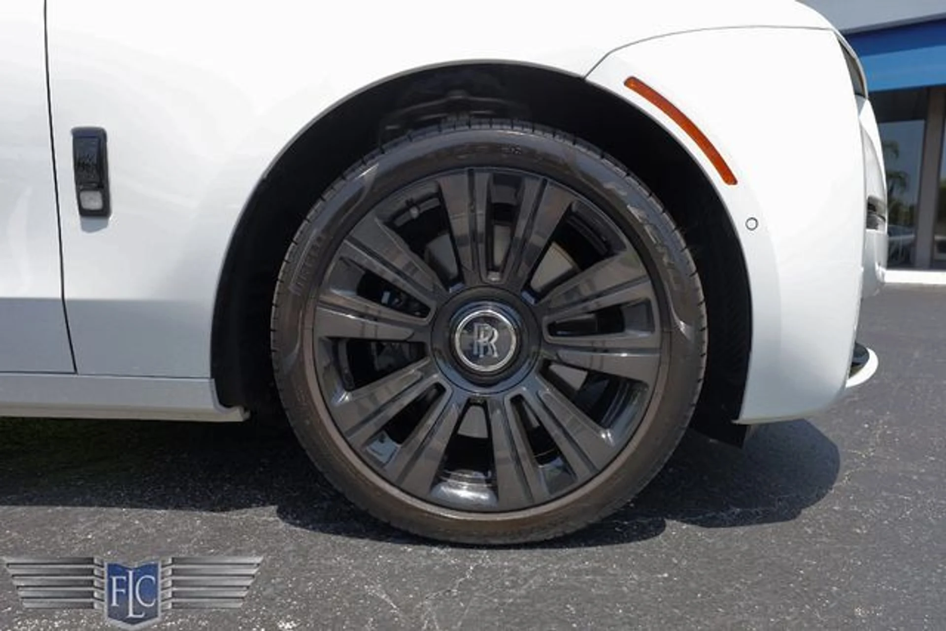 mph042_34680082_used_2024_rolls_royce_ghost_sedan_6305_23068311_47_640_3e3dfc4a45