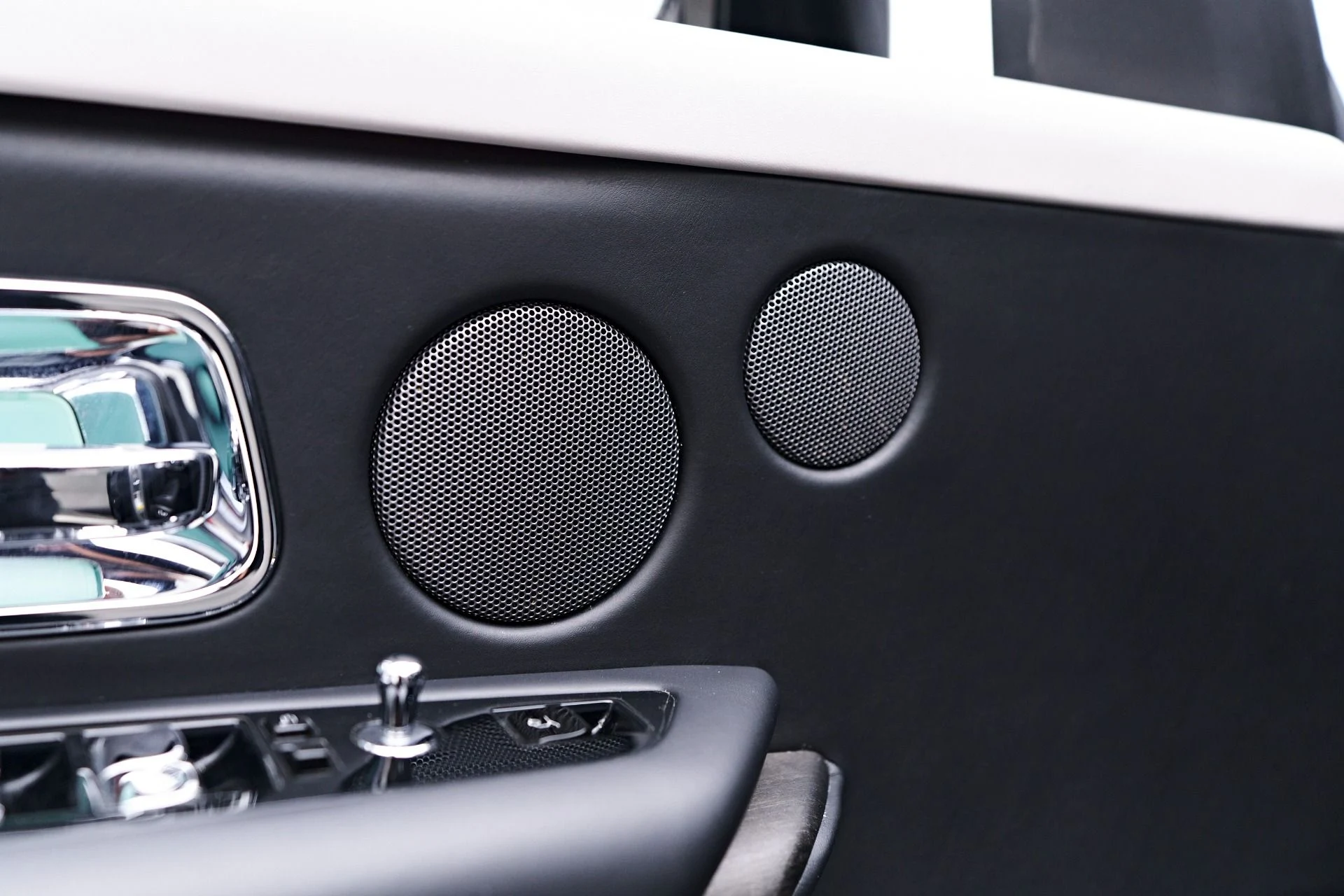 mph042_3470693469_Used_2023_Rolls_Royce_Cullinan_Base_1756252121_b5da72565d