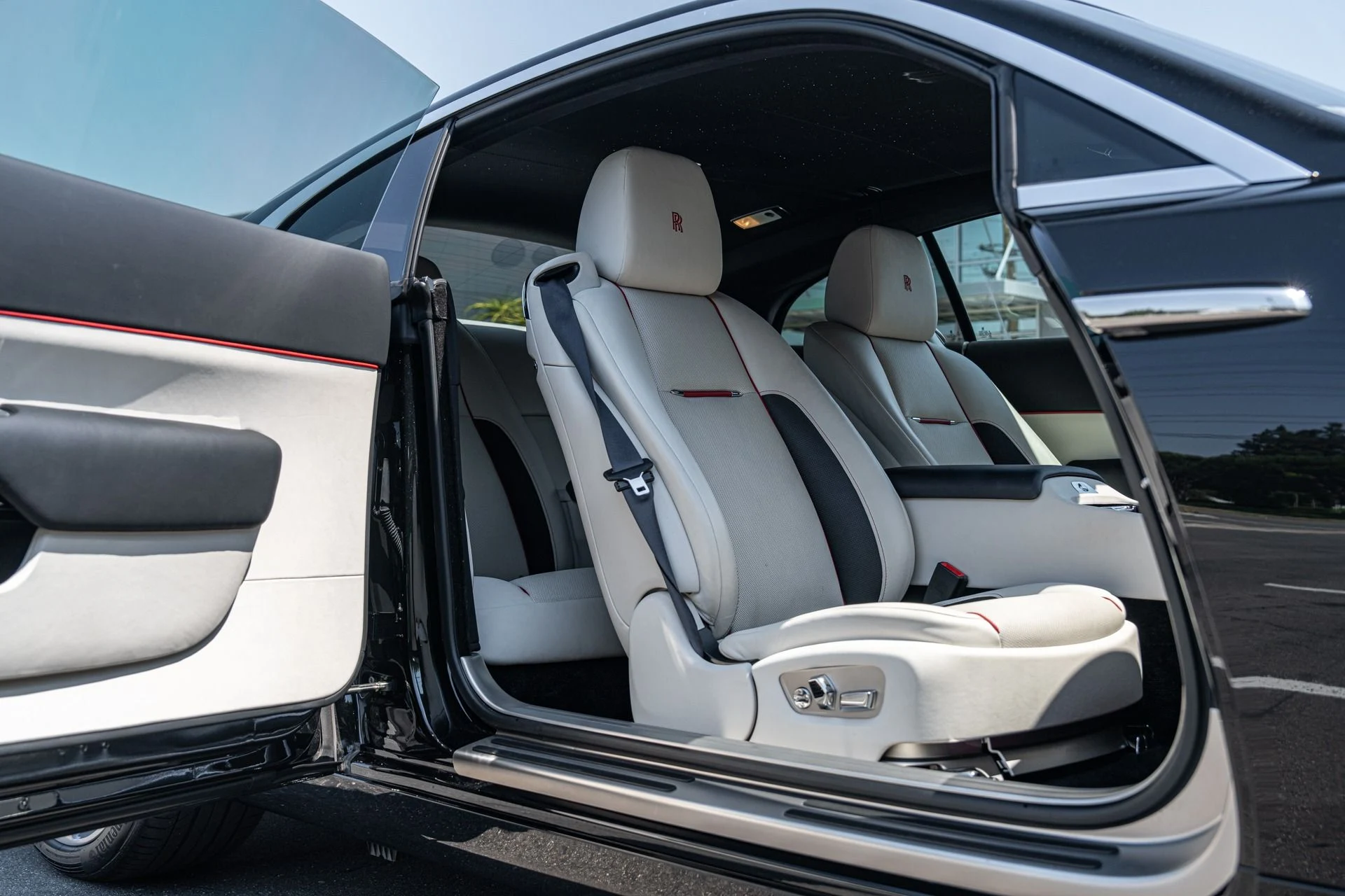 mph042_3473027769_Used_2018_Rolls_Royce_Wraith_1752607031_8bec769f29