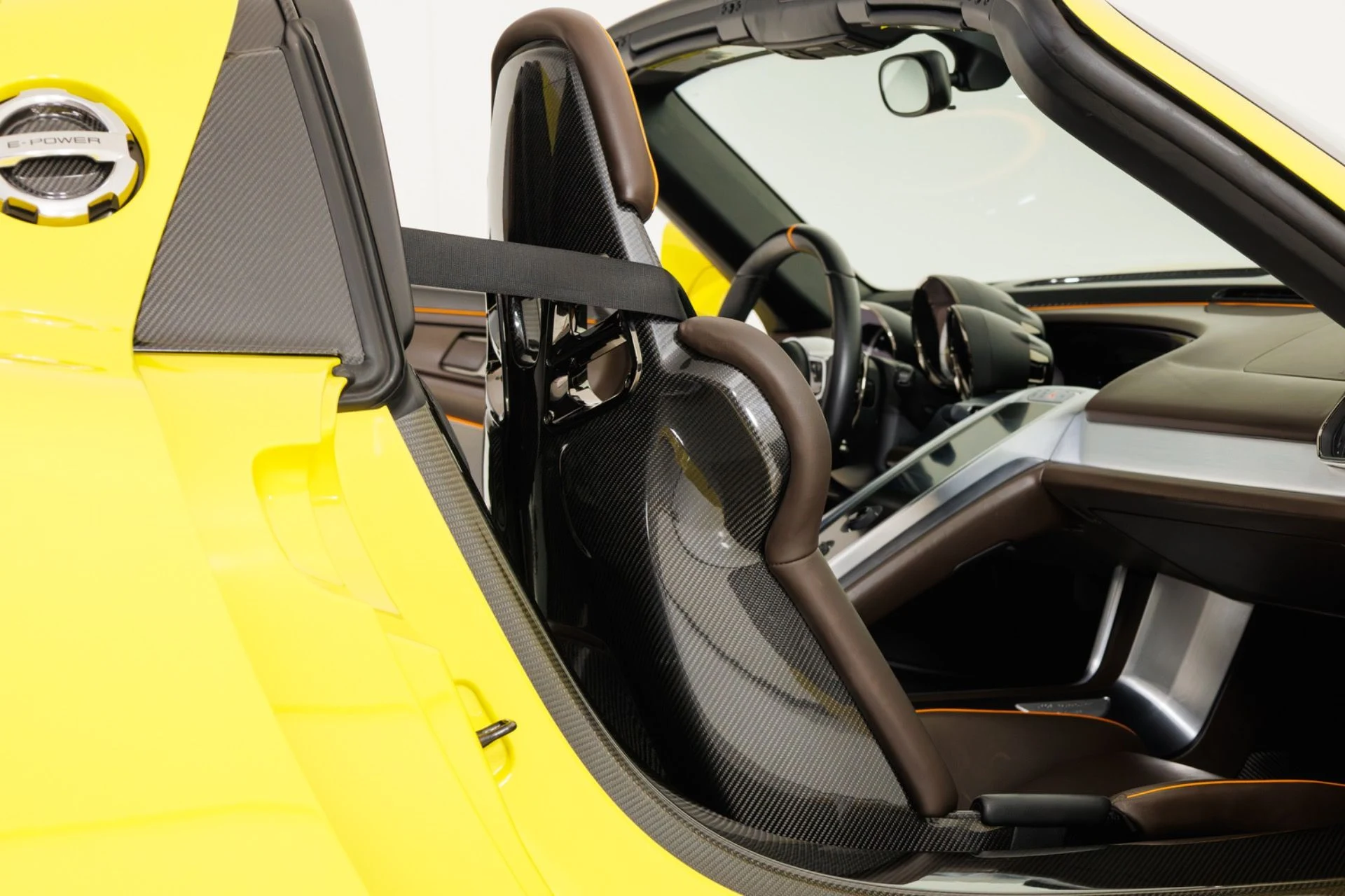 mph042_3491668043_Used_2015_Porsche_918_Spyder_1789427634_75494aeebe