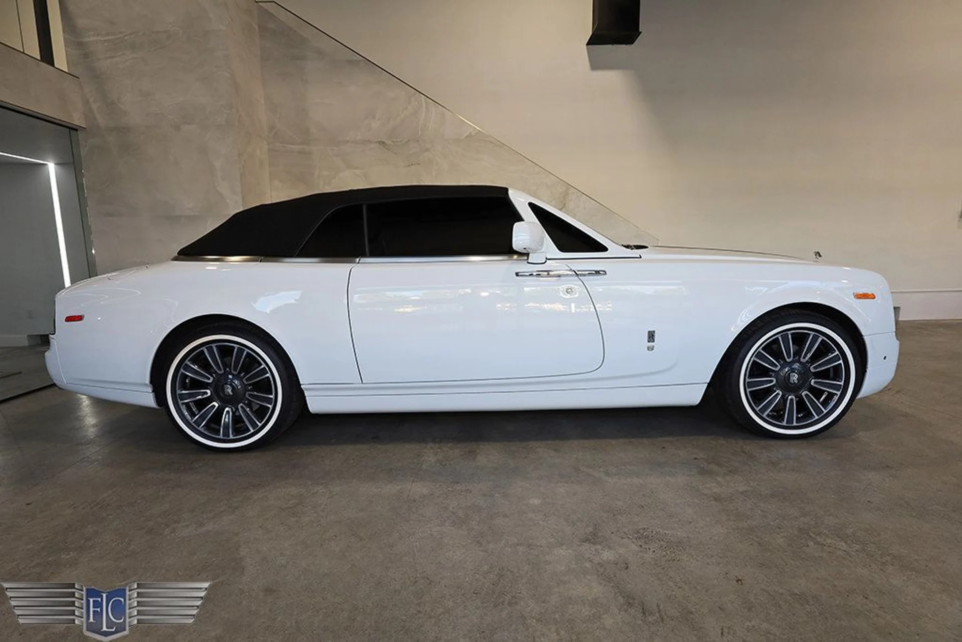 mph042_351711188_used_2017_rolls_royce_phantom_drophead_covertiblefinaledition_9689_22834890_43_1024_28d18f9d95