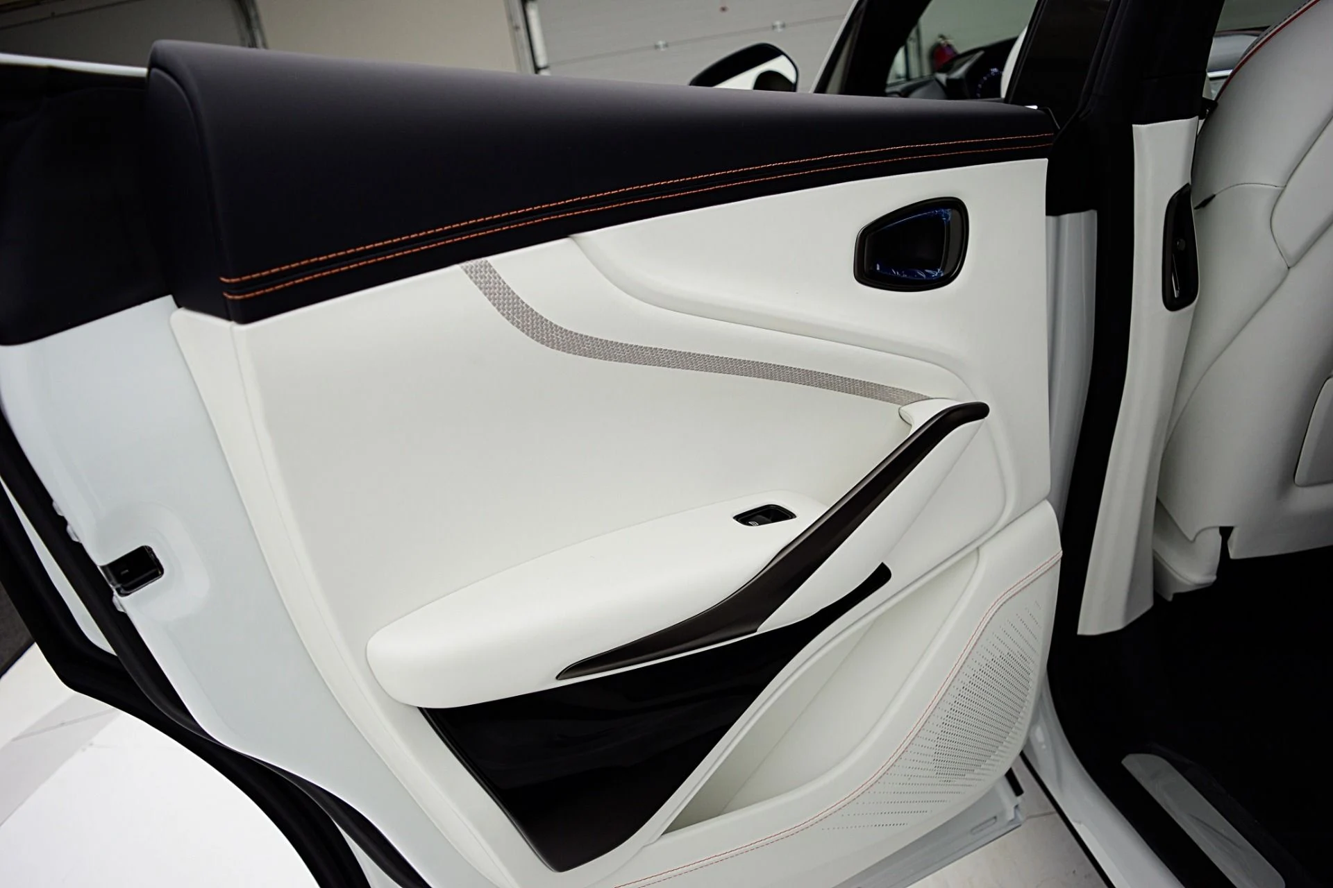 mph042_3523407971_New_2025_Aston_Martin_DBX_707_c09340c42f