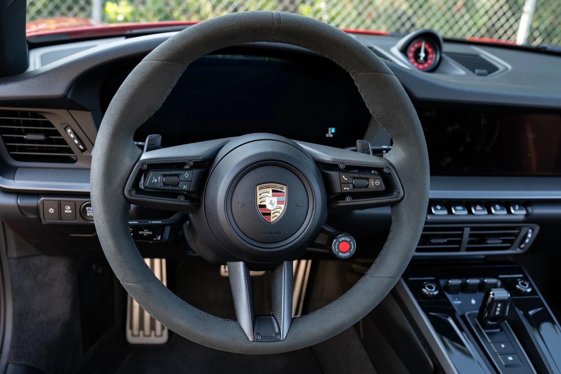 mph042_3555325825_Used_2025_Porsche_911_Carrera_1777913682_825ff0f72d