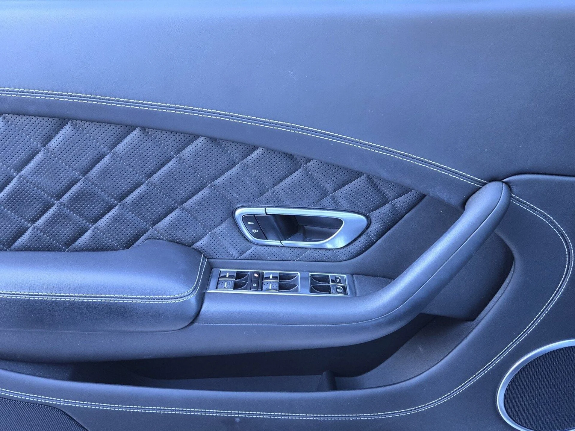 mph042_3556568269_ae4bcd7676c601412770401b7d0fdae8x_b22149f201