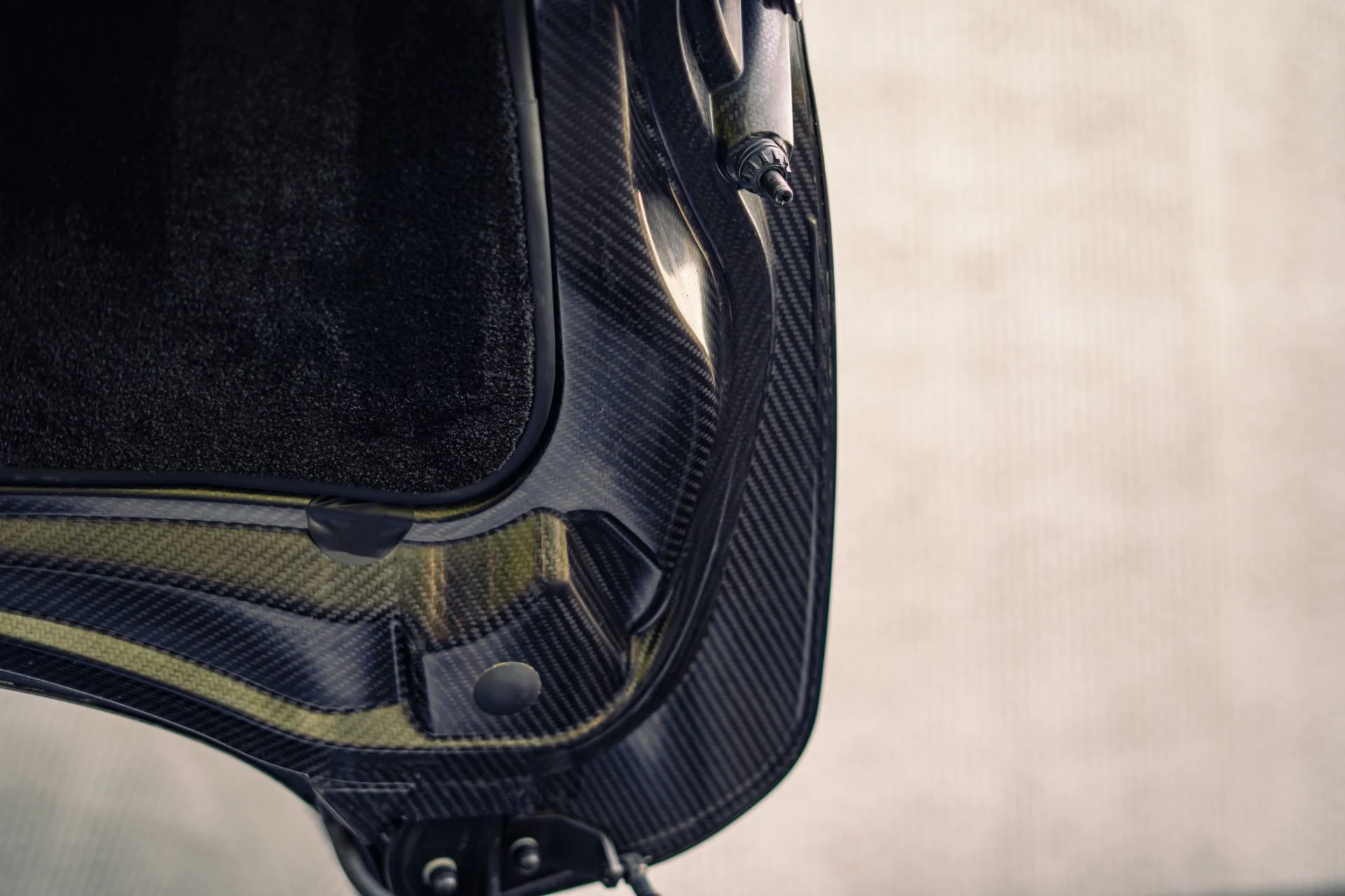 mph042_3578761259_Used_2014_Aston_Martin_Vanquish_Carbon_Exterior_Package_1783984882_277e8e5b32