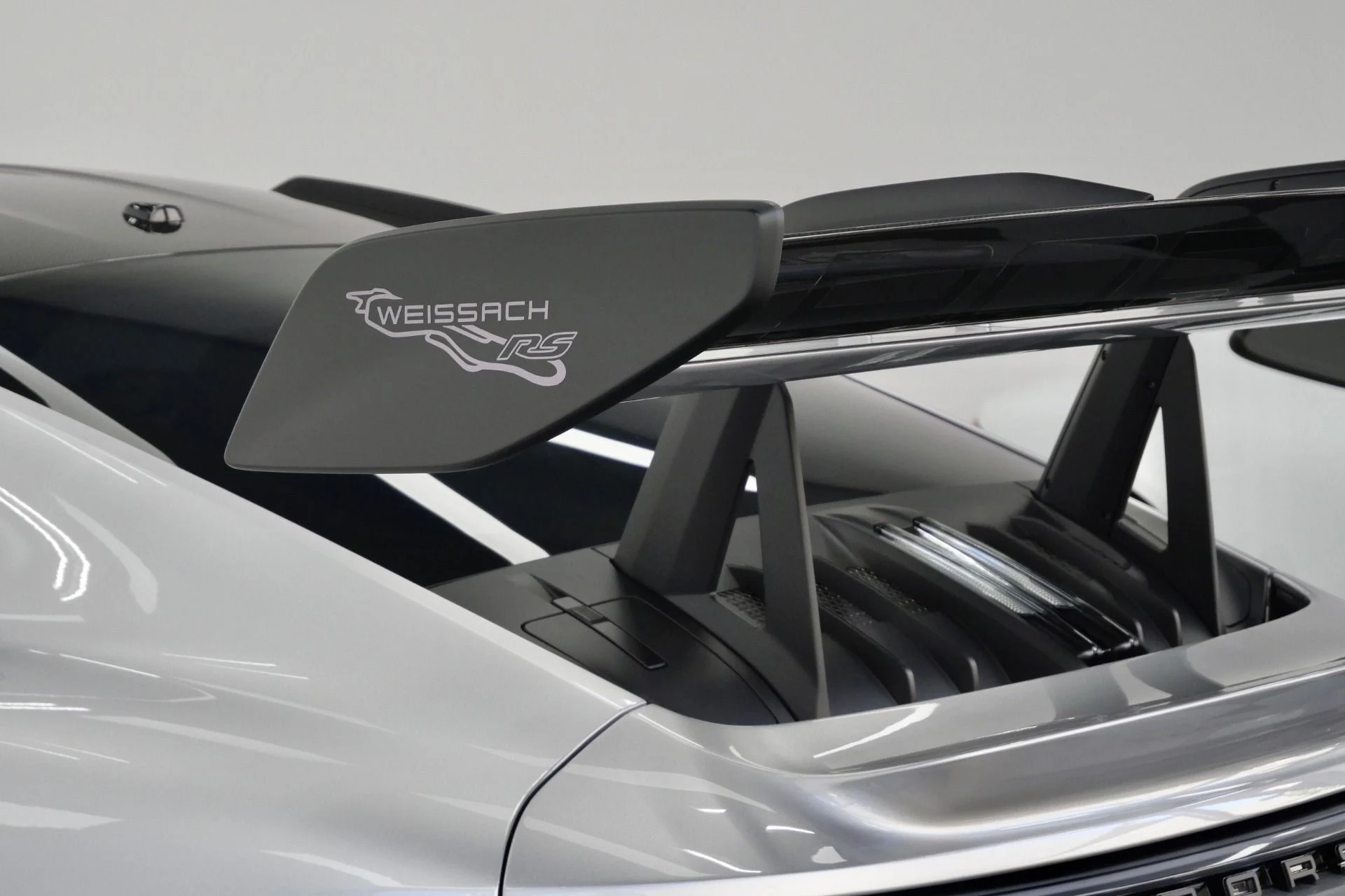 mph042_3604460567_Used_2025_Porsche_911_GT_3_RS_Weissach_Package_Carbon_Ceramic_Brakes_Carbon_Fiber_Seats_1778172422_cb0d06f134